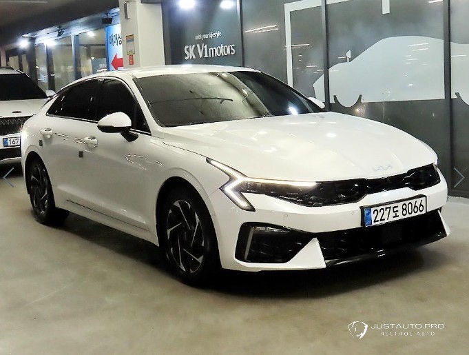 Автомобиль Kia K5