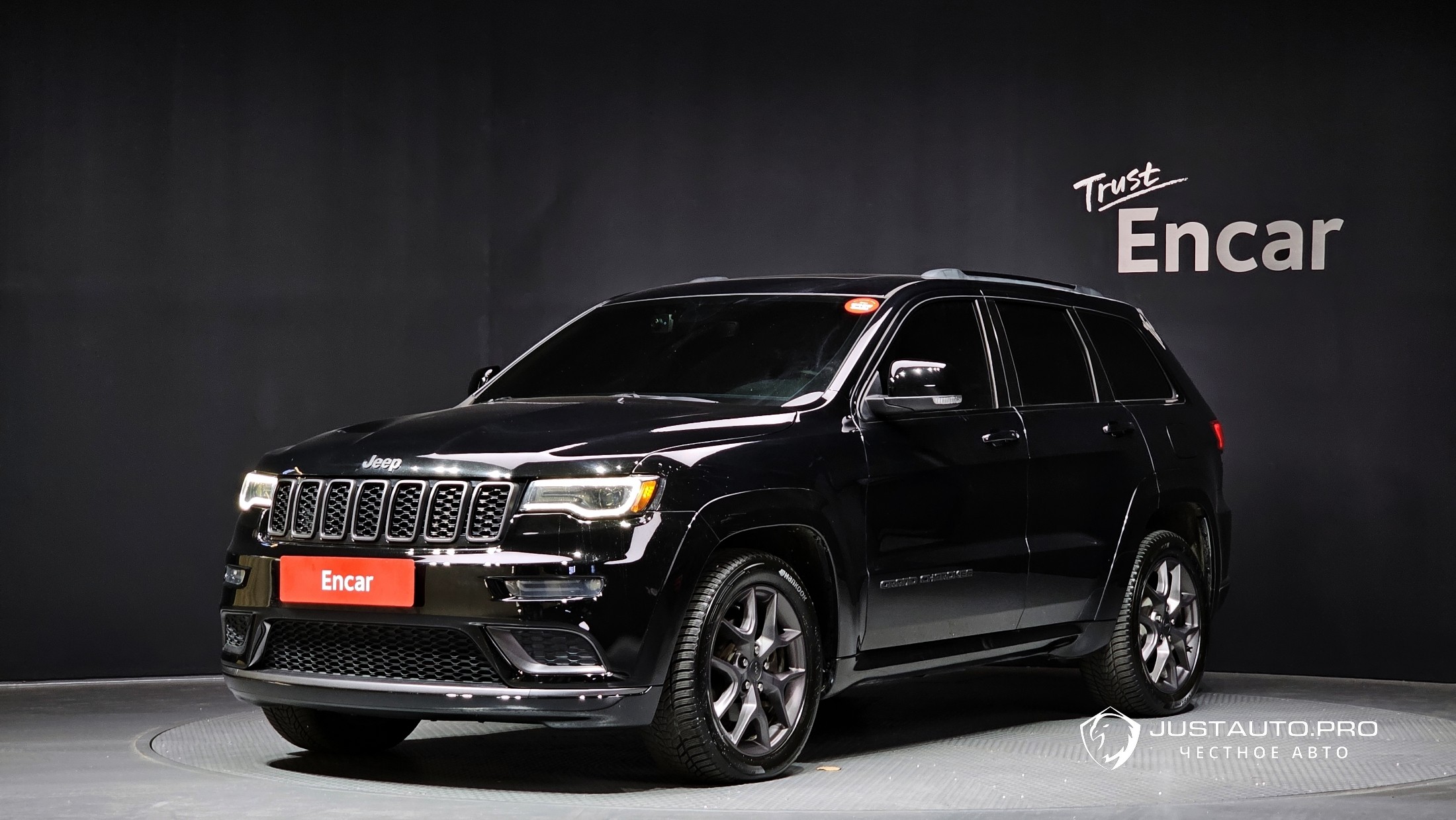 Автомобиль Jeep Cherokee