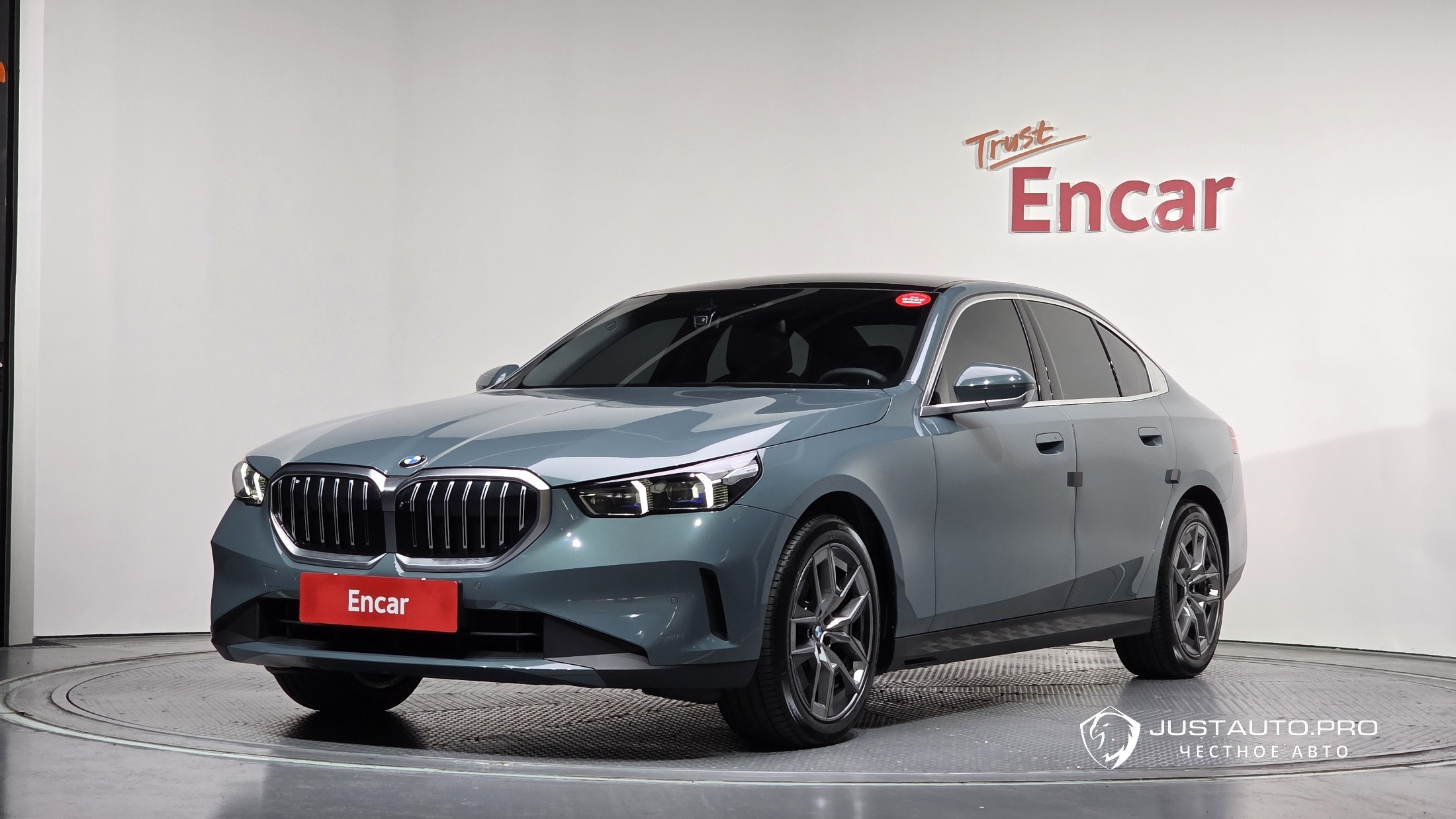 Автомобиль BMW 5-Series