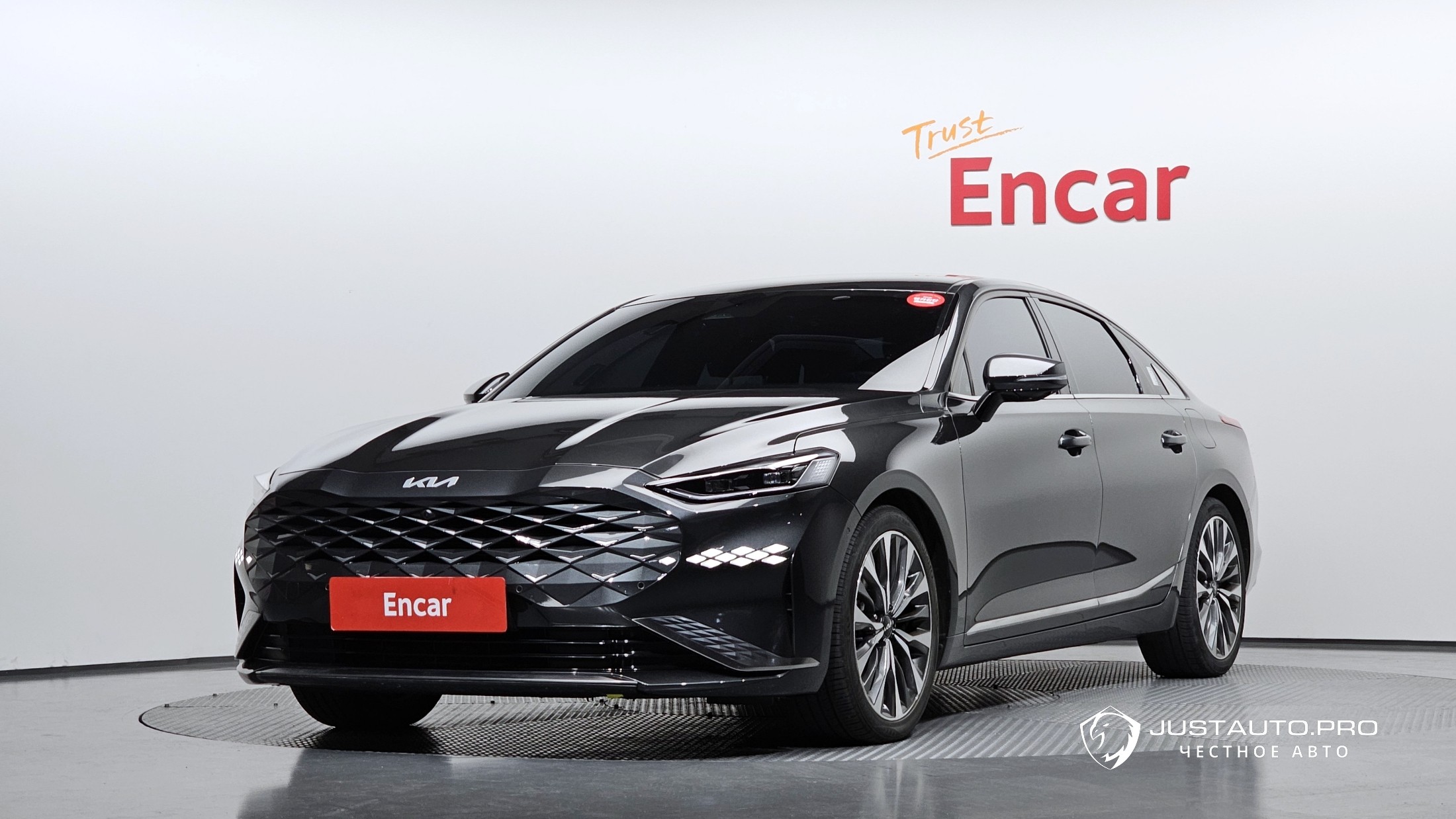 Автомобиль Kia K8