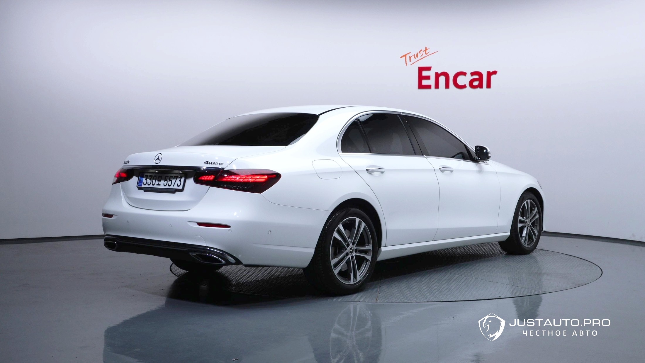 Автомобиль Mercedes-Benz E-Class