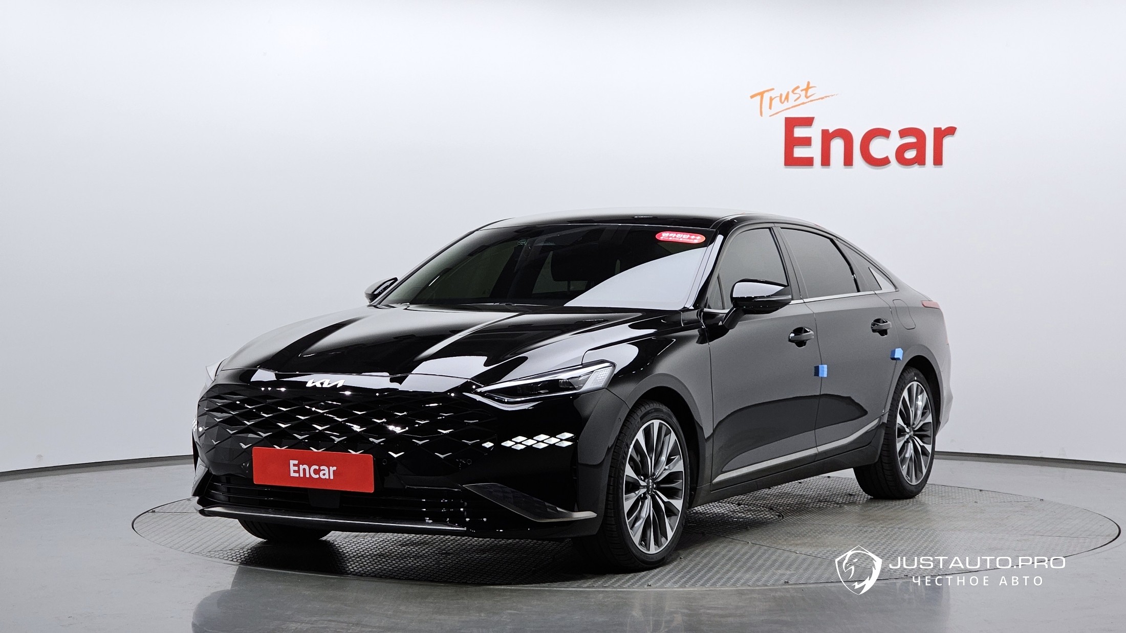 Автомобиль Kia K8