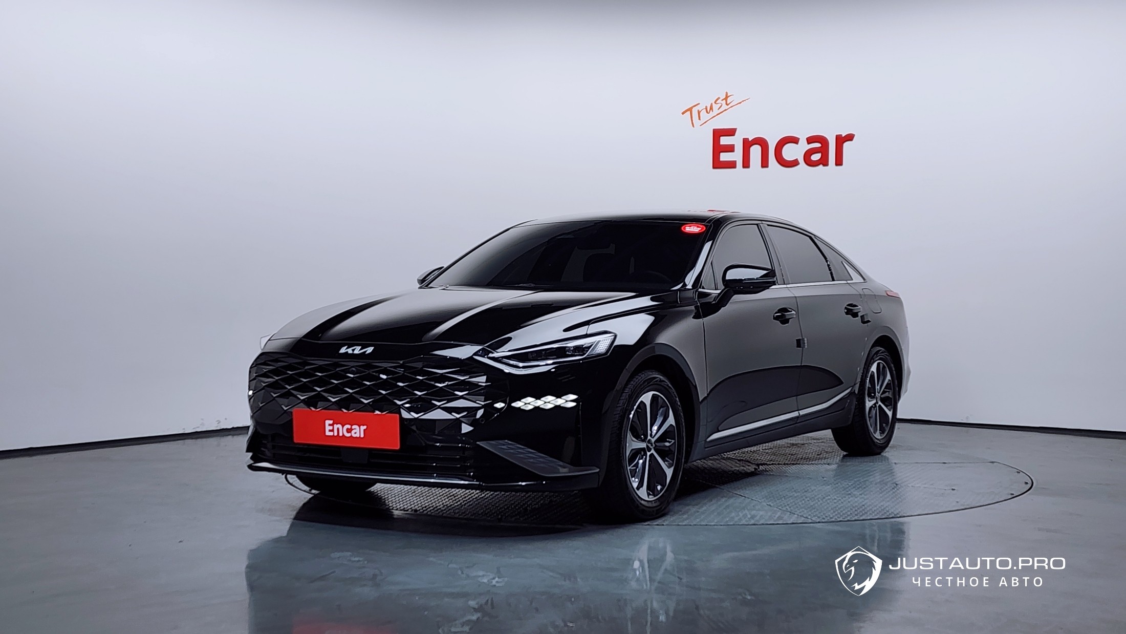 Автомобиль Kia K8