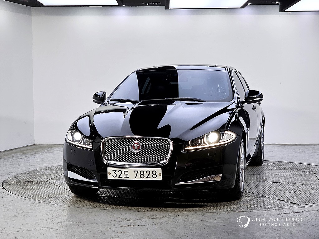 Автомобиль Jaguar XF