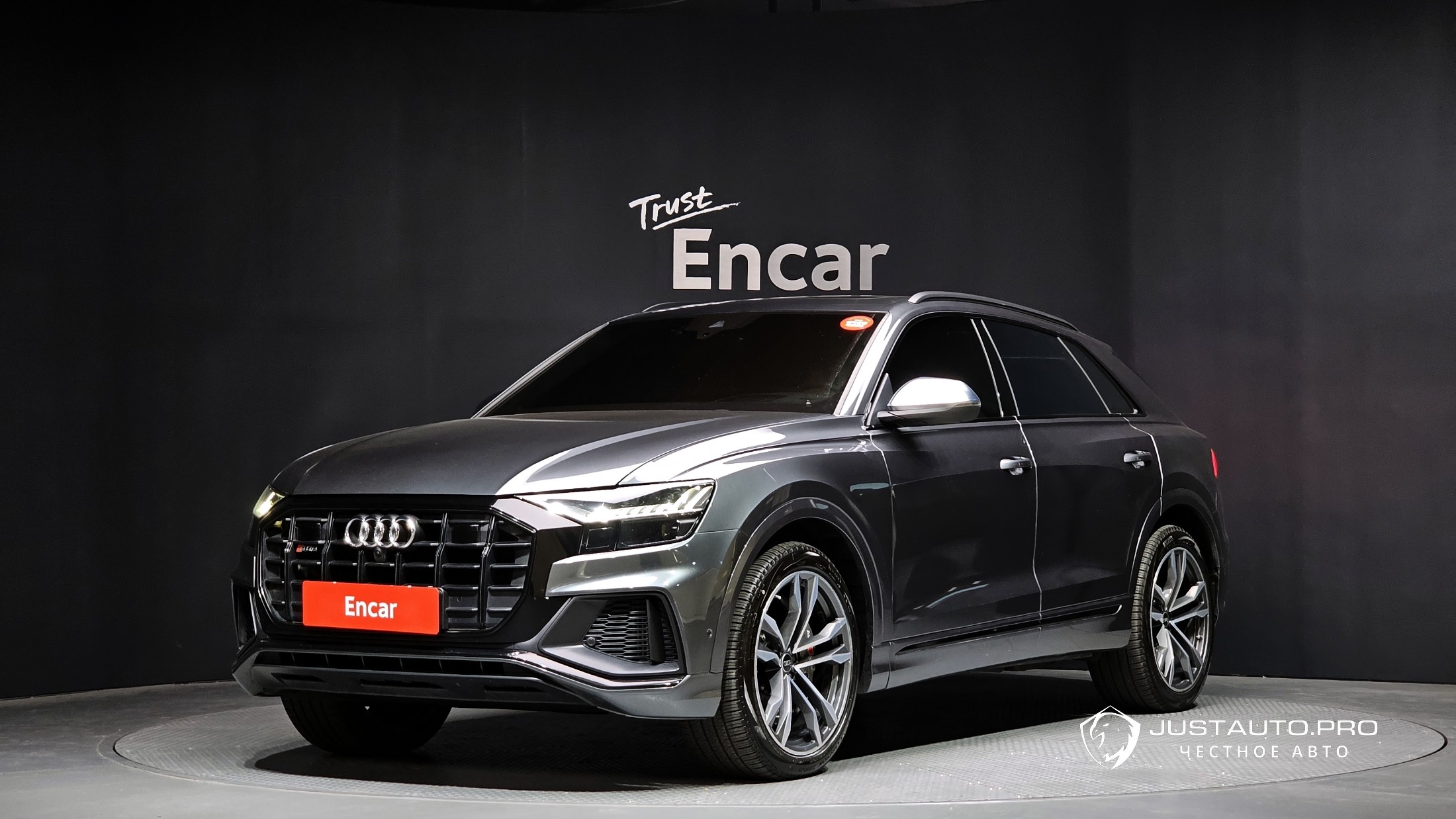 Автомобиль Audi SQ8