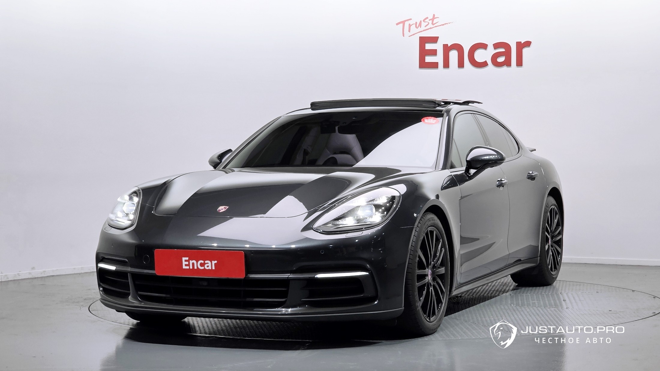 Автомобиль Porsche Panamera
