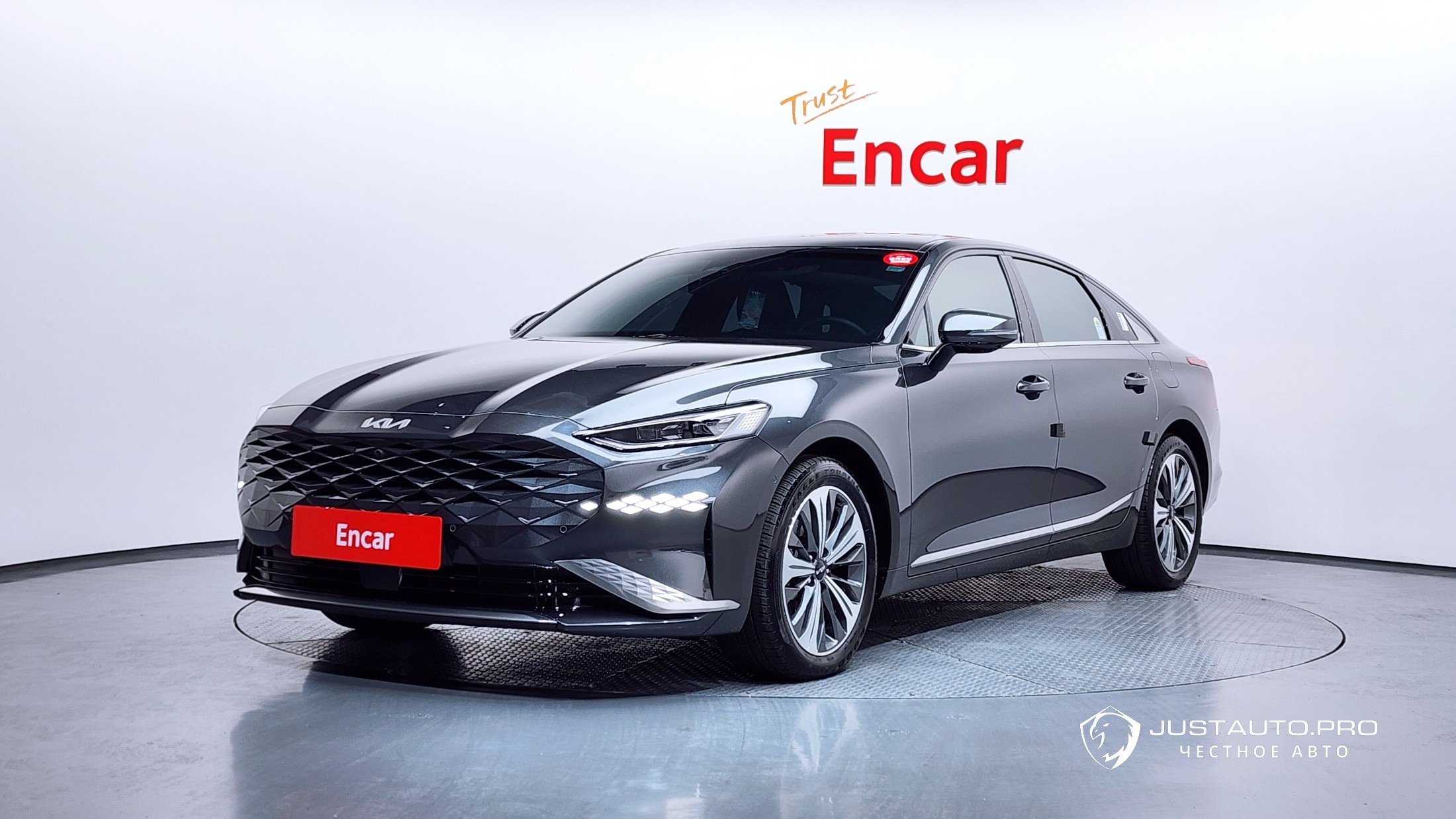 Автомобиль Kia K8