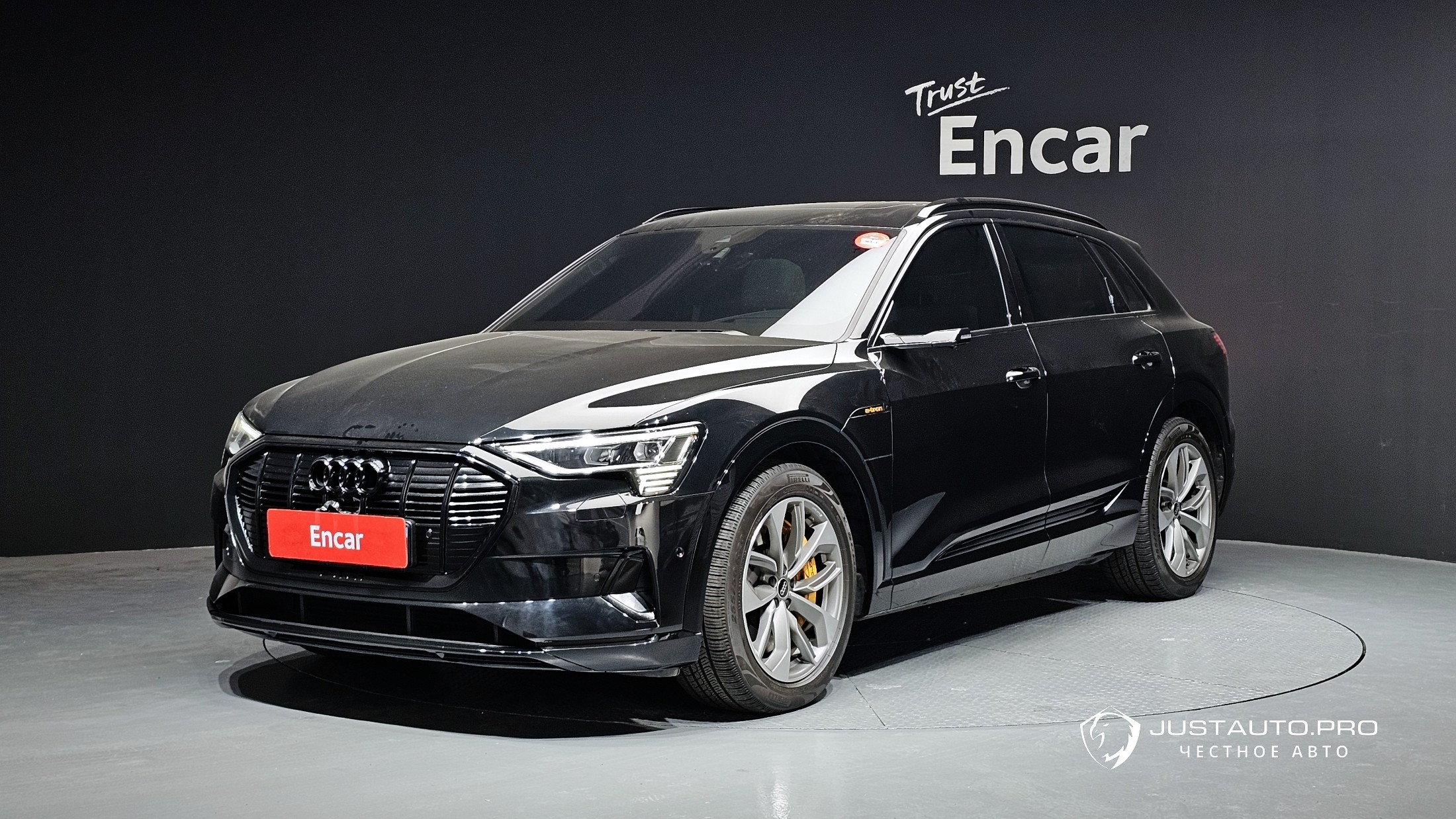 Автомобиль Audi e-tron