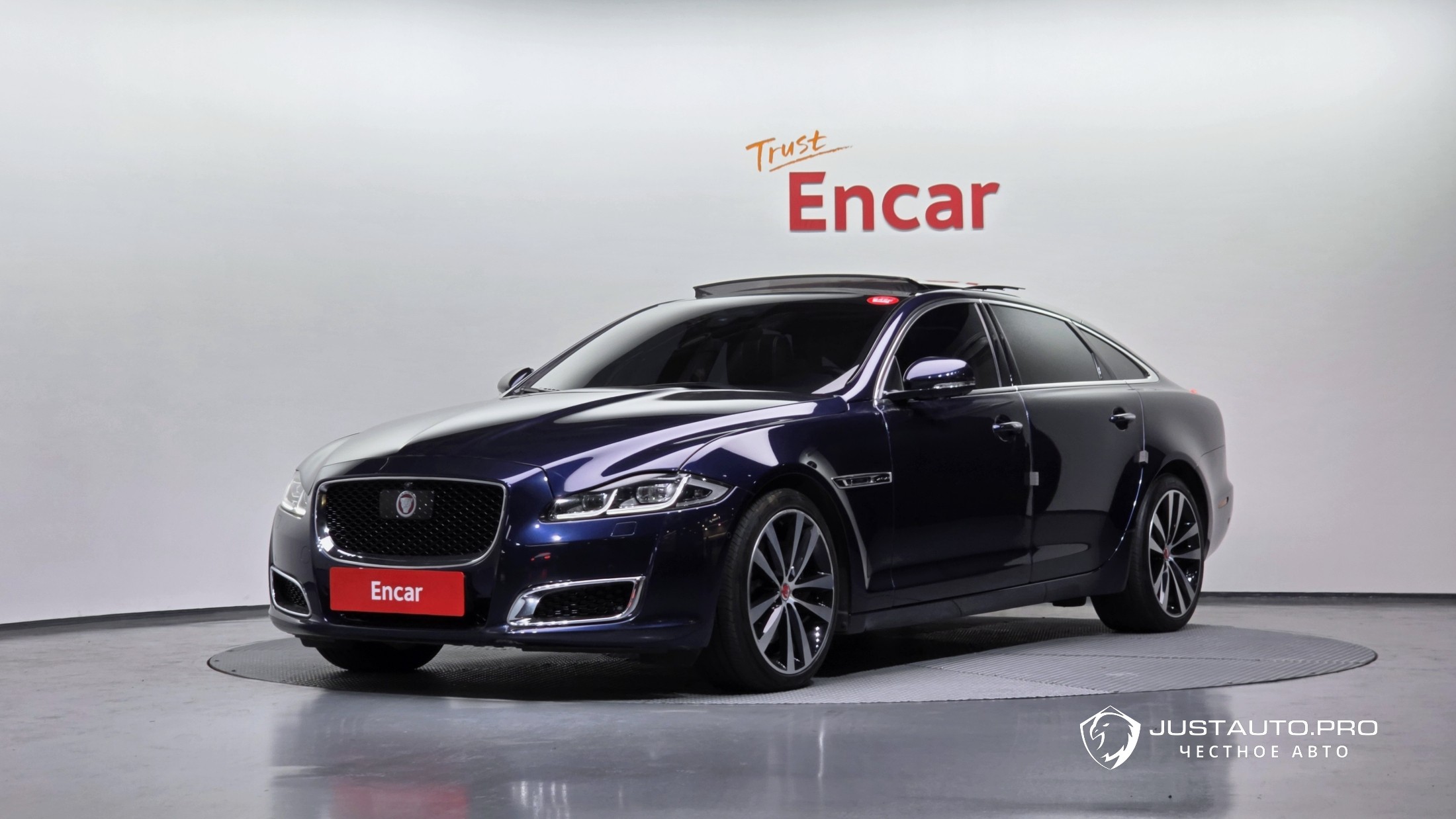 Автомобиль Jaguar XJ