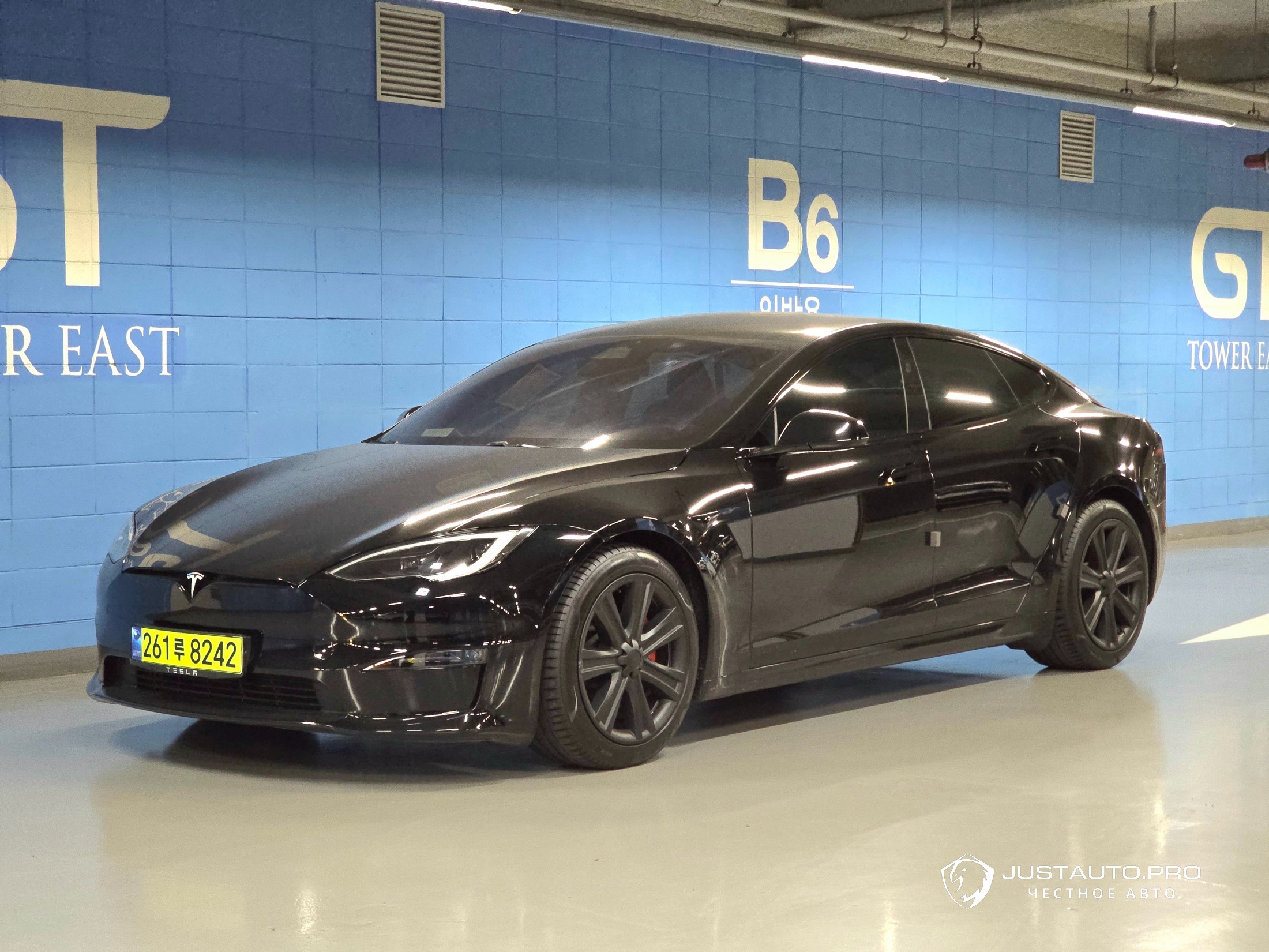 Автомобиль Tesla Model S