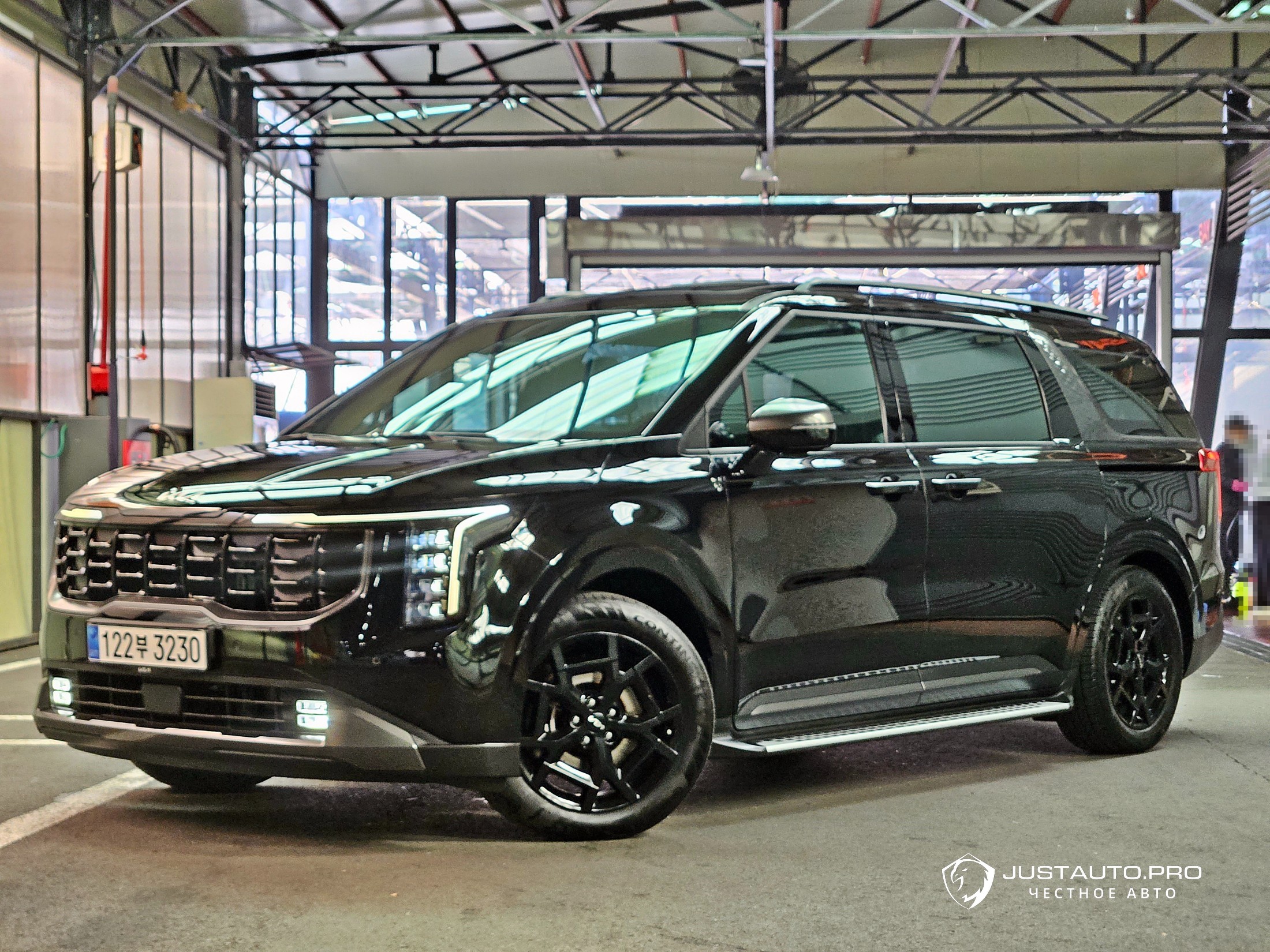 Автомобиль Kia Canival