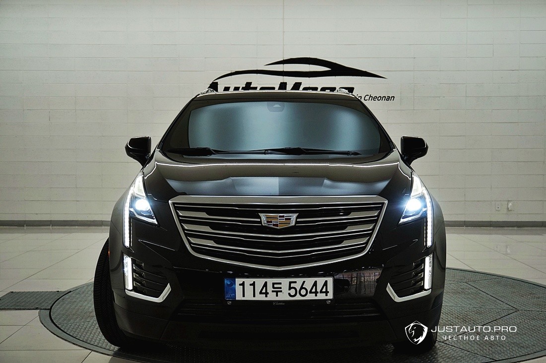 Автомобиль Cadillac XT5