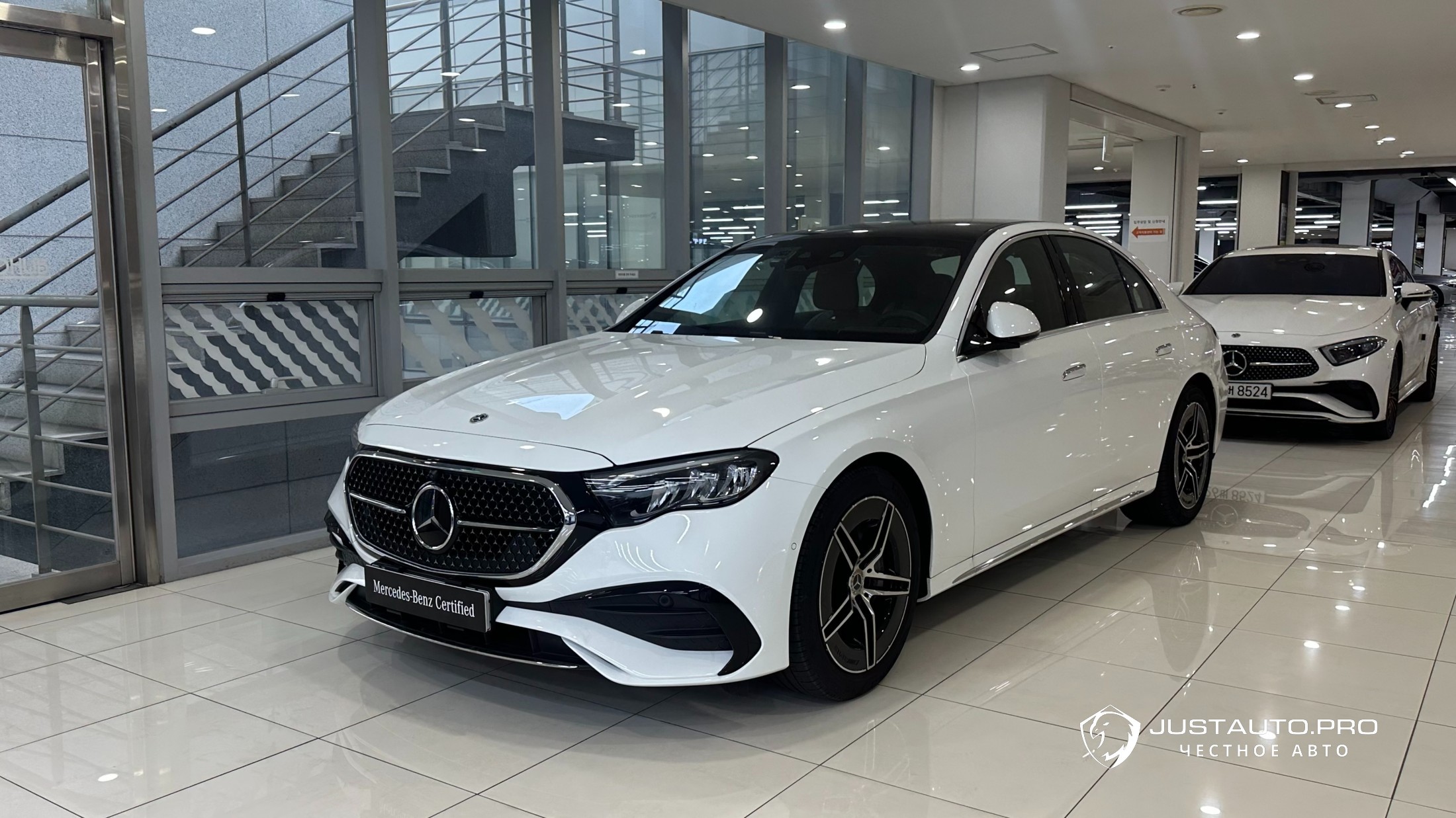 Автомобиль Mercedes-Benz E-Class