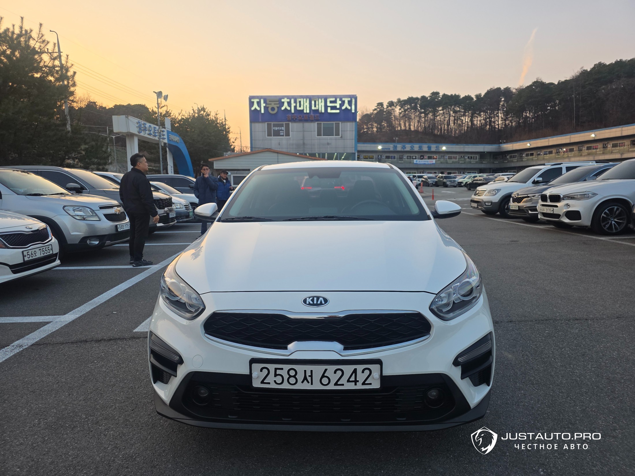 Автомобиль Kia K3