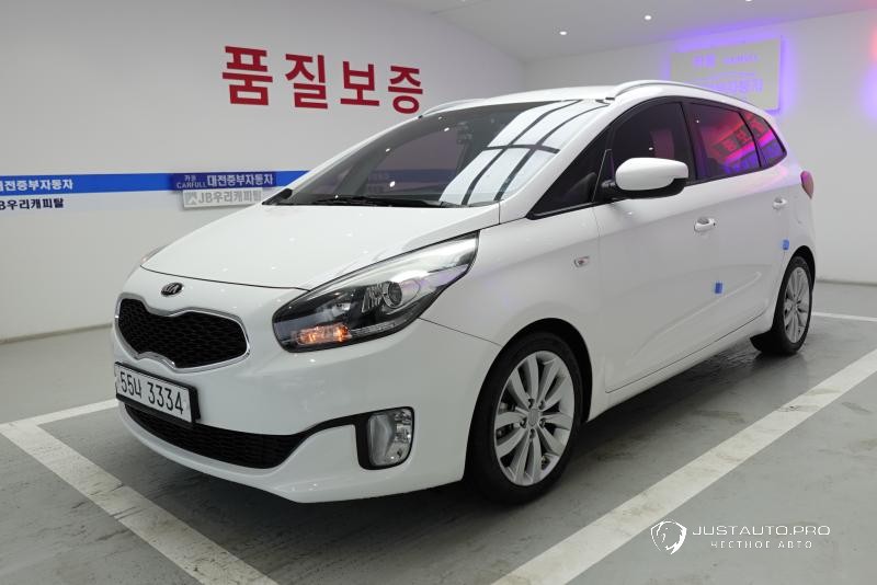 Автомобиль Kia Carens