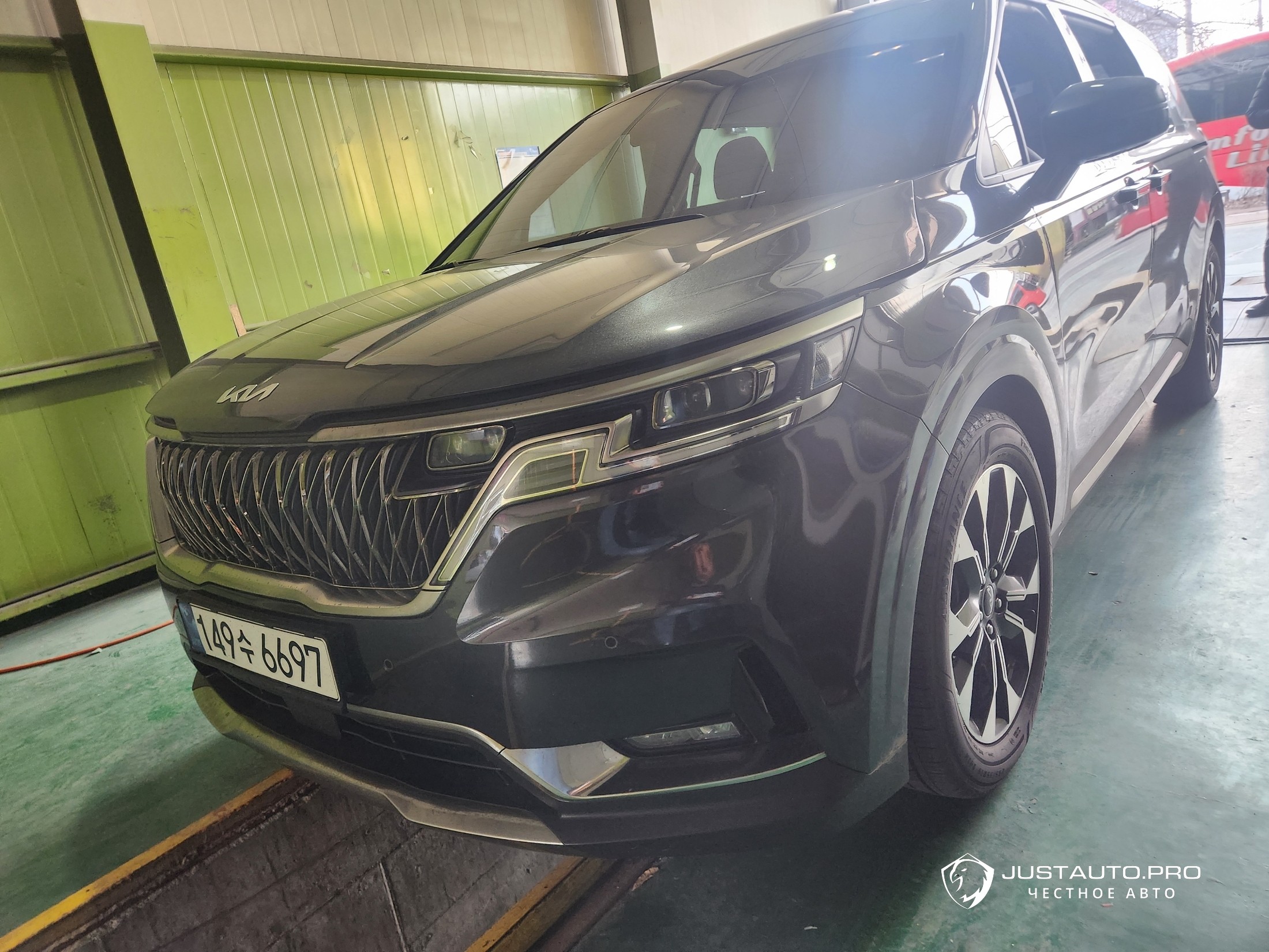 Автомобиль Kia Canival