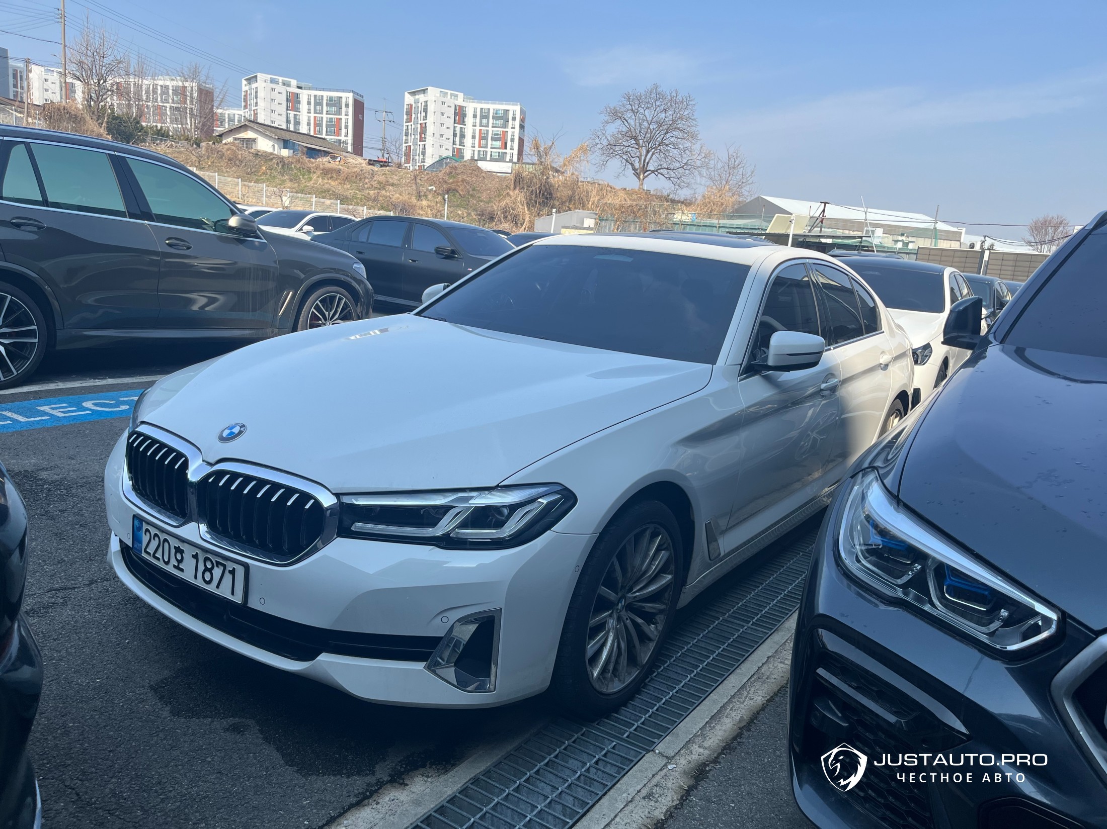 Автомобиль BMW 5-Series