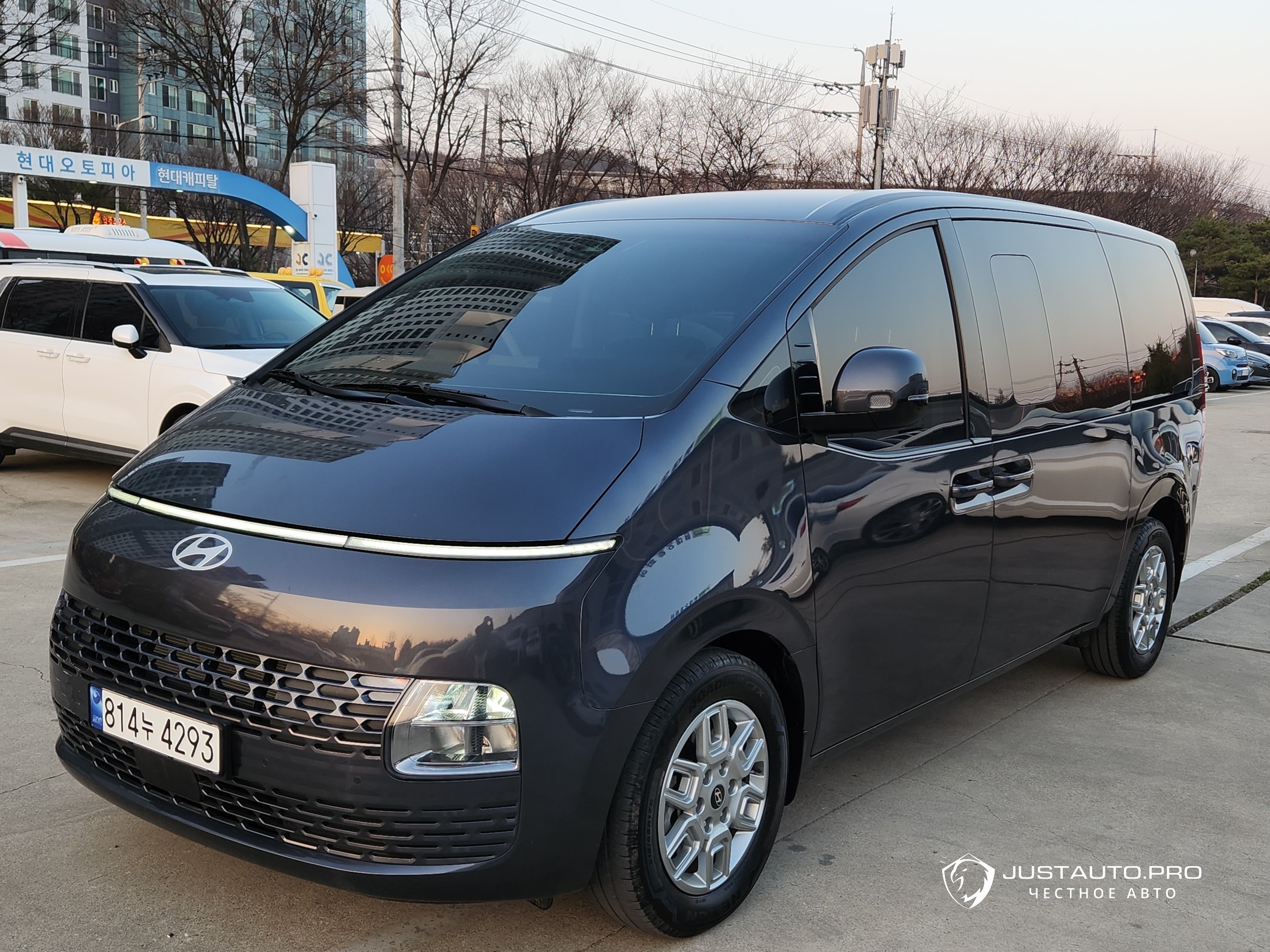 Автомобиль Hyundai Staria