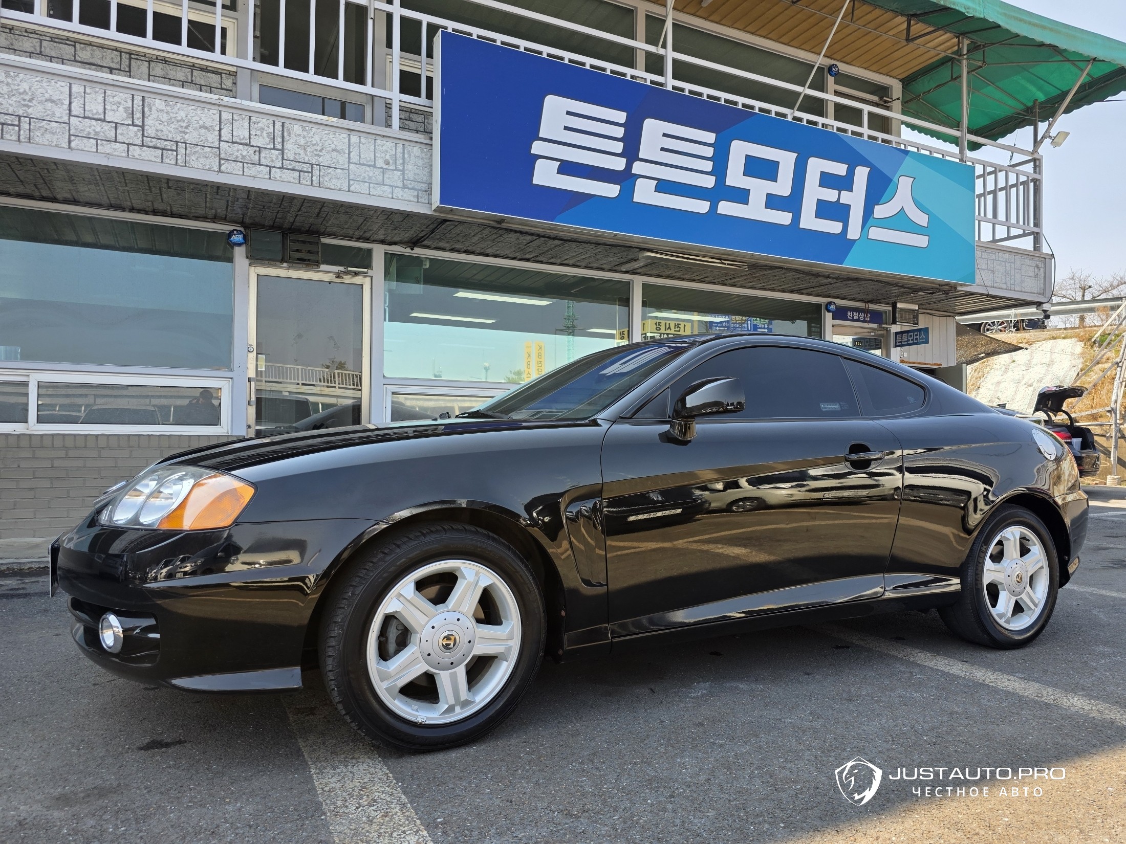 Автомобиль Hyundai Tuscani