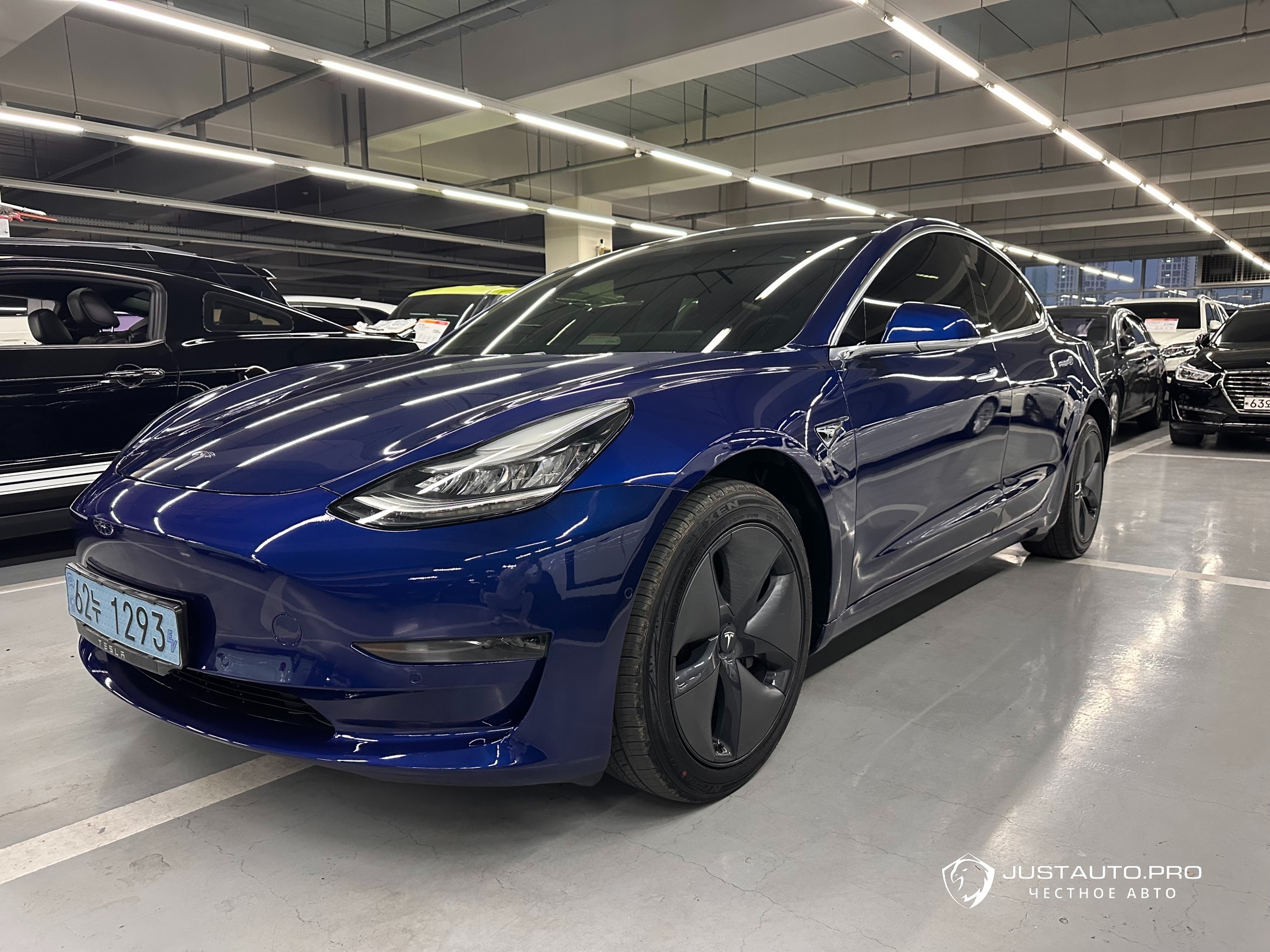 Автомобиль Tesla Model 3