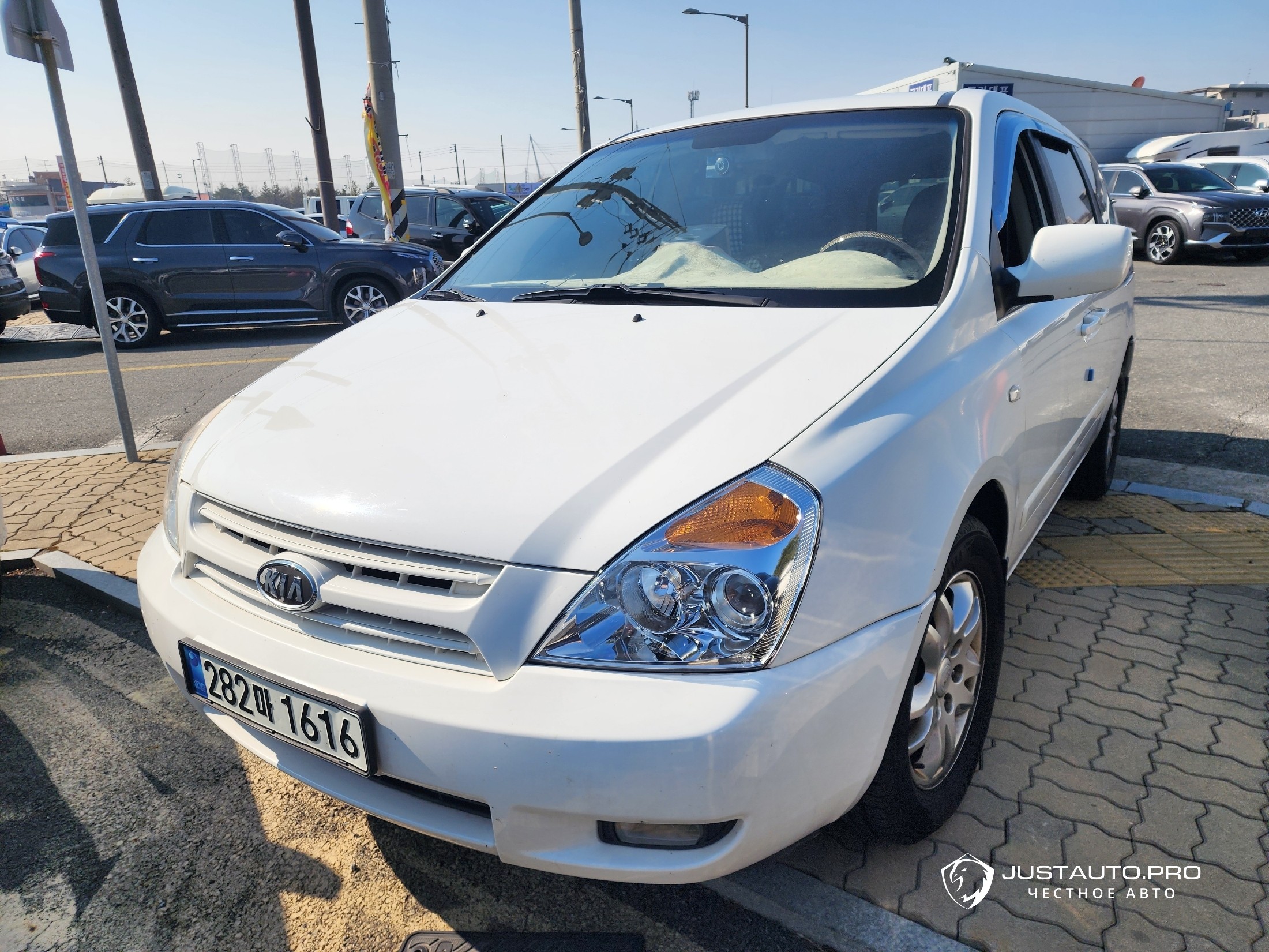 Автомобиль Kia Canival