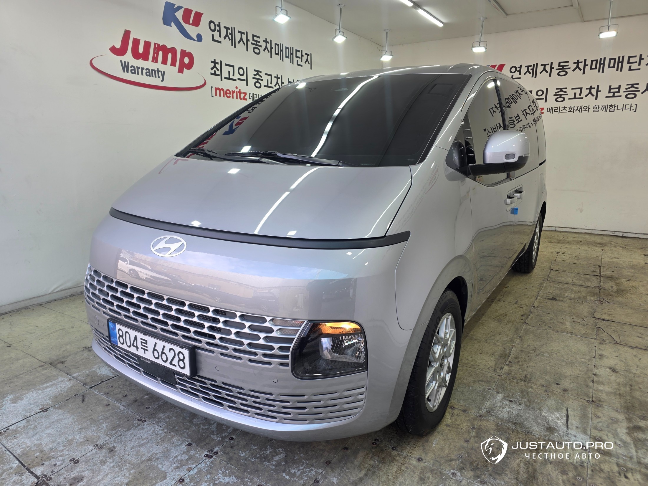 Автомобиль Hyundai Staria