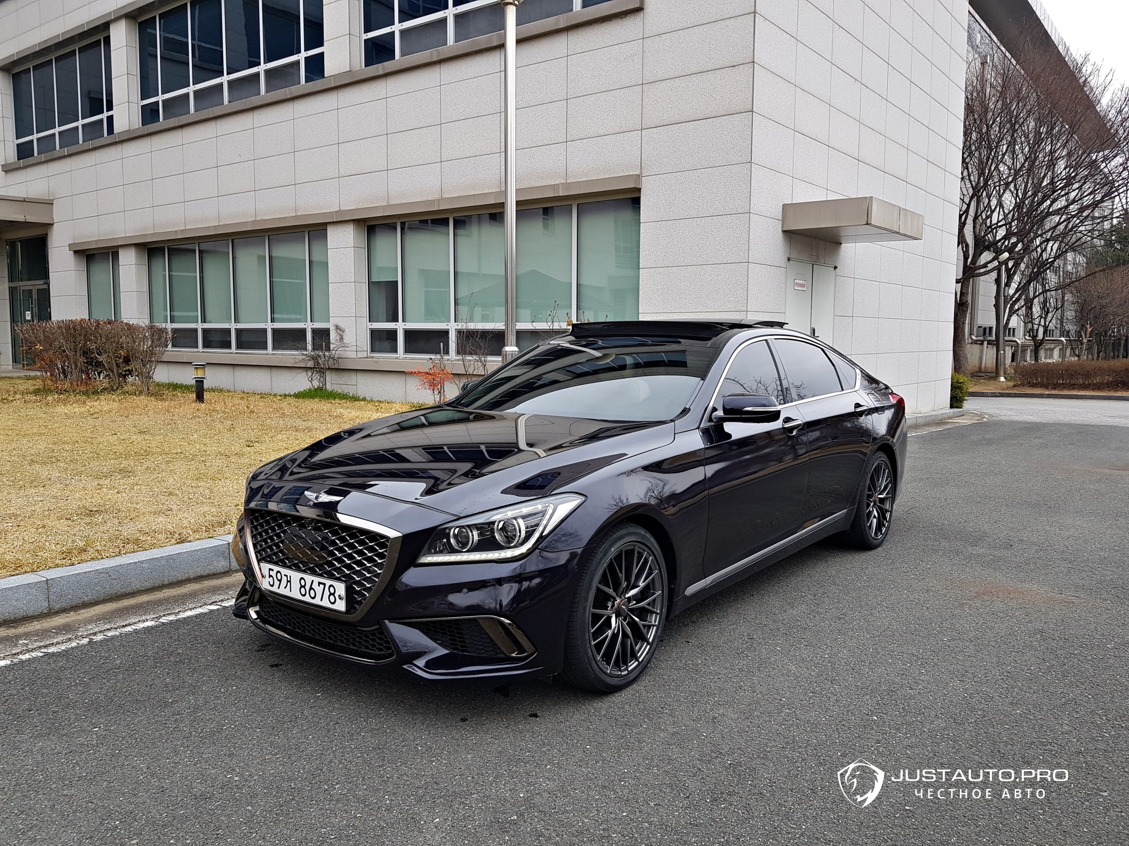 Автомобиль Hyundai Genesis
