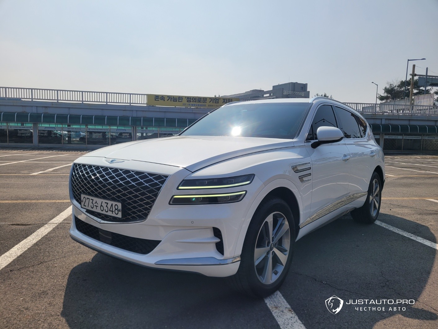 Автомобиль Genesis GV80