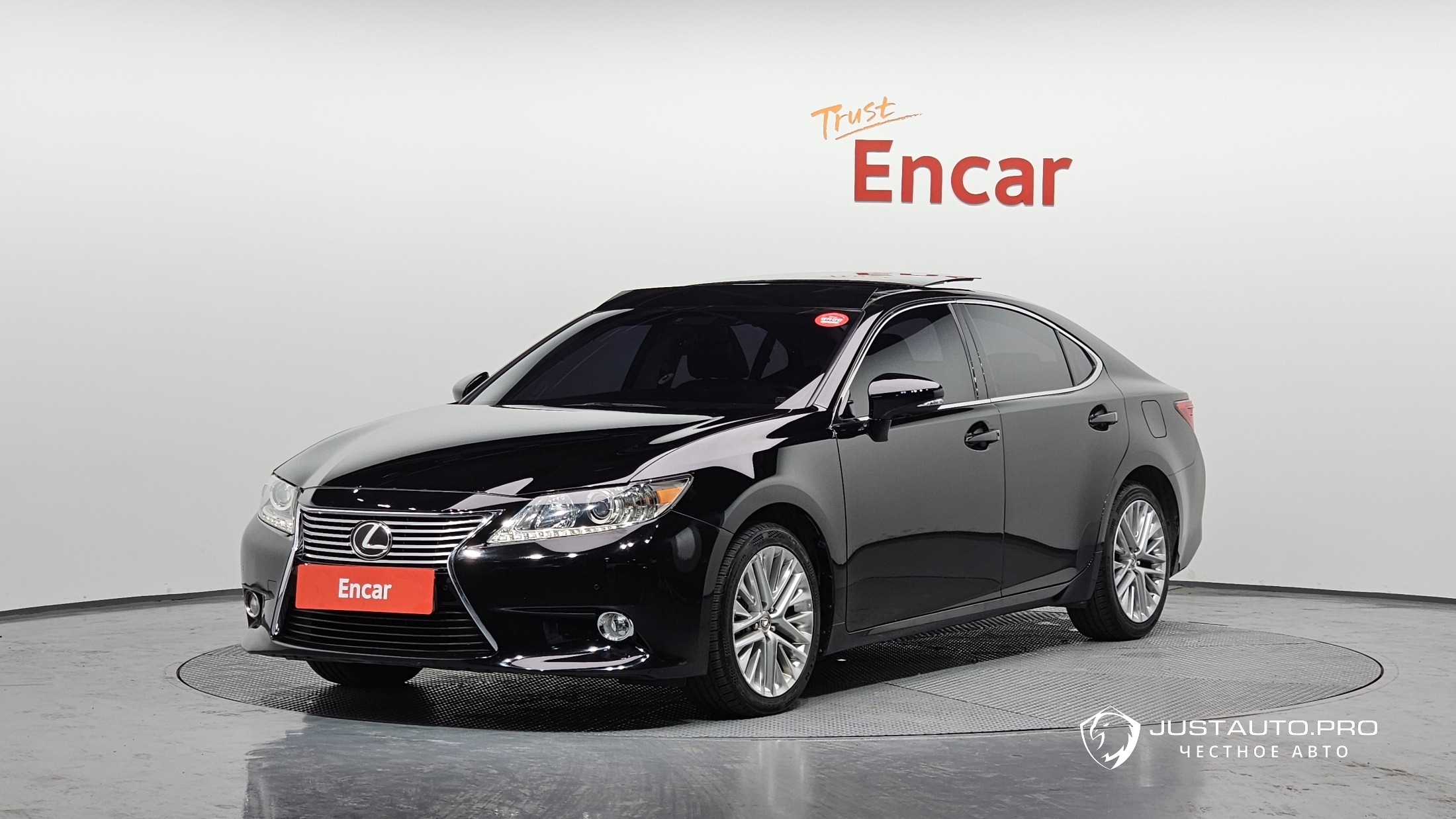 Автомобиль Lexus ES