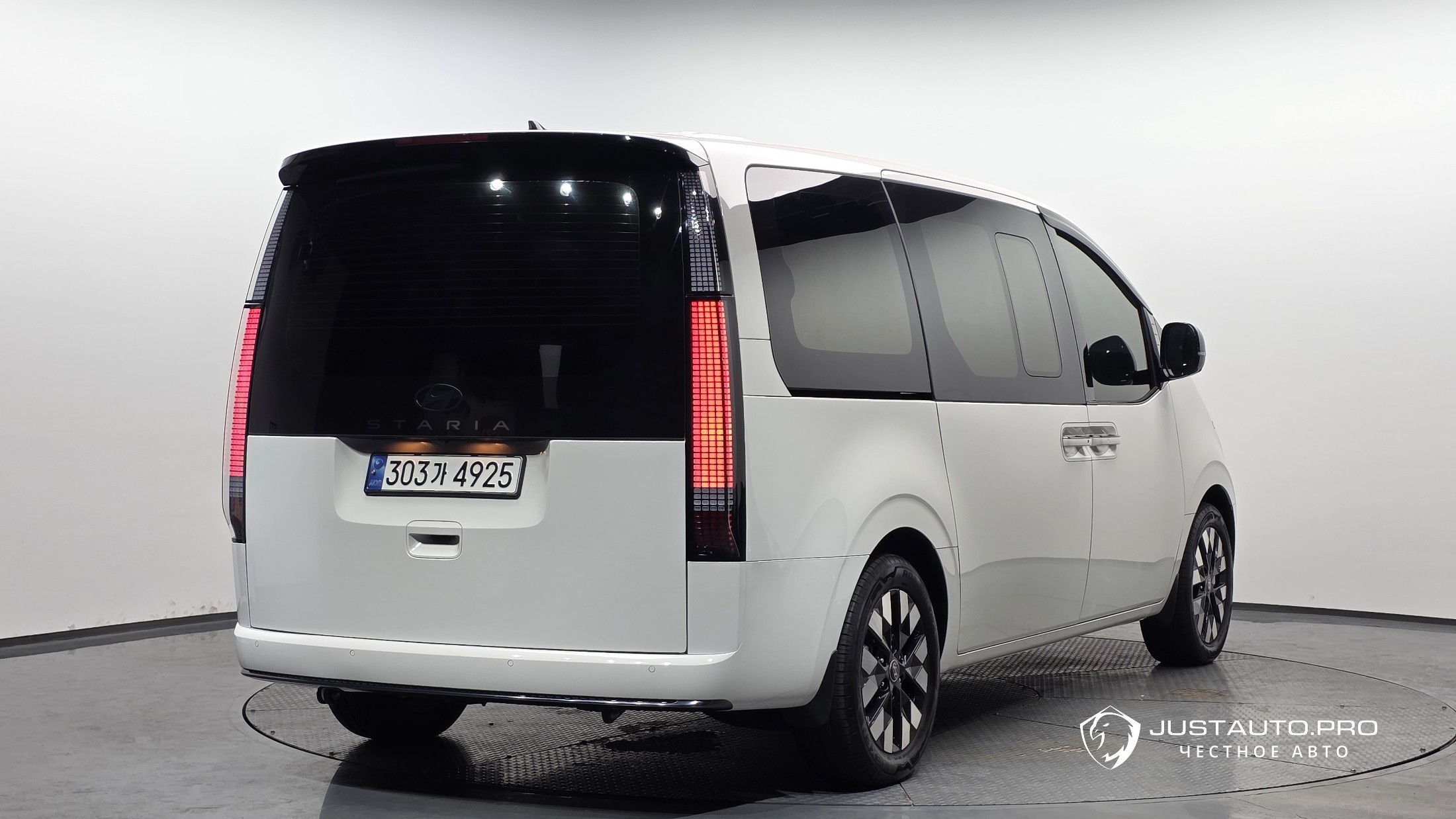 Автомобиль Hyundai Staria