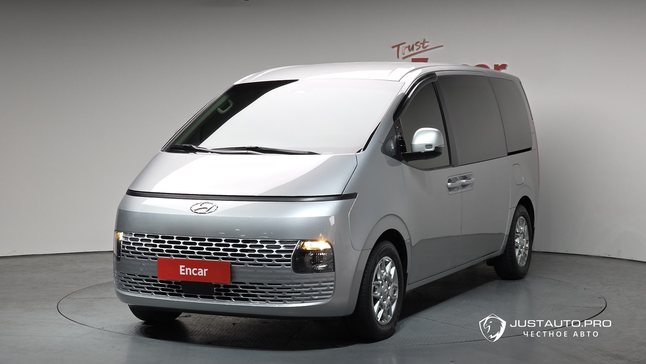 Автомобиль Hyundai Staria