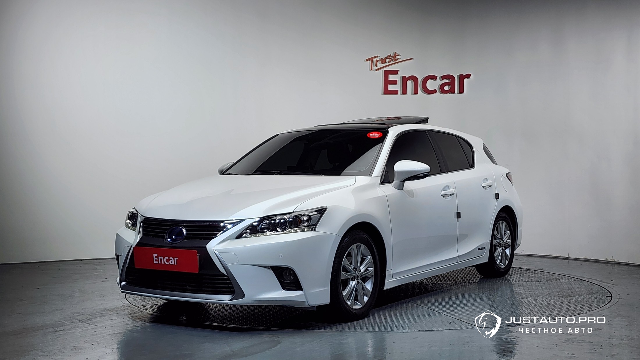 Автомобиль Lexus CT200h