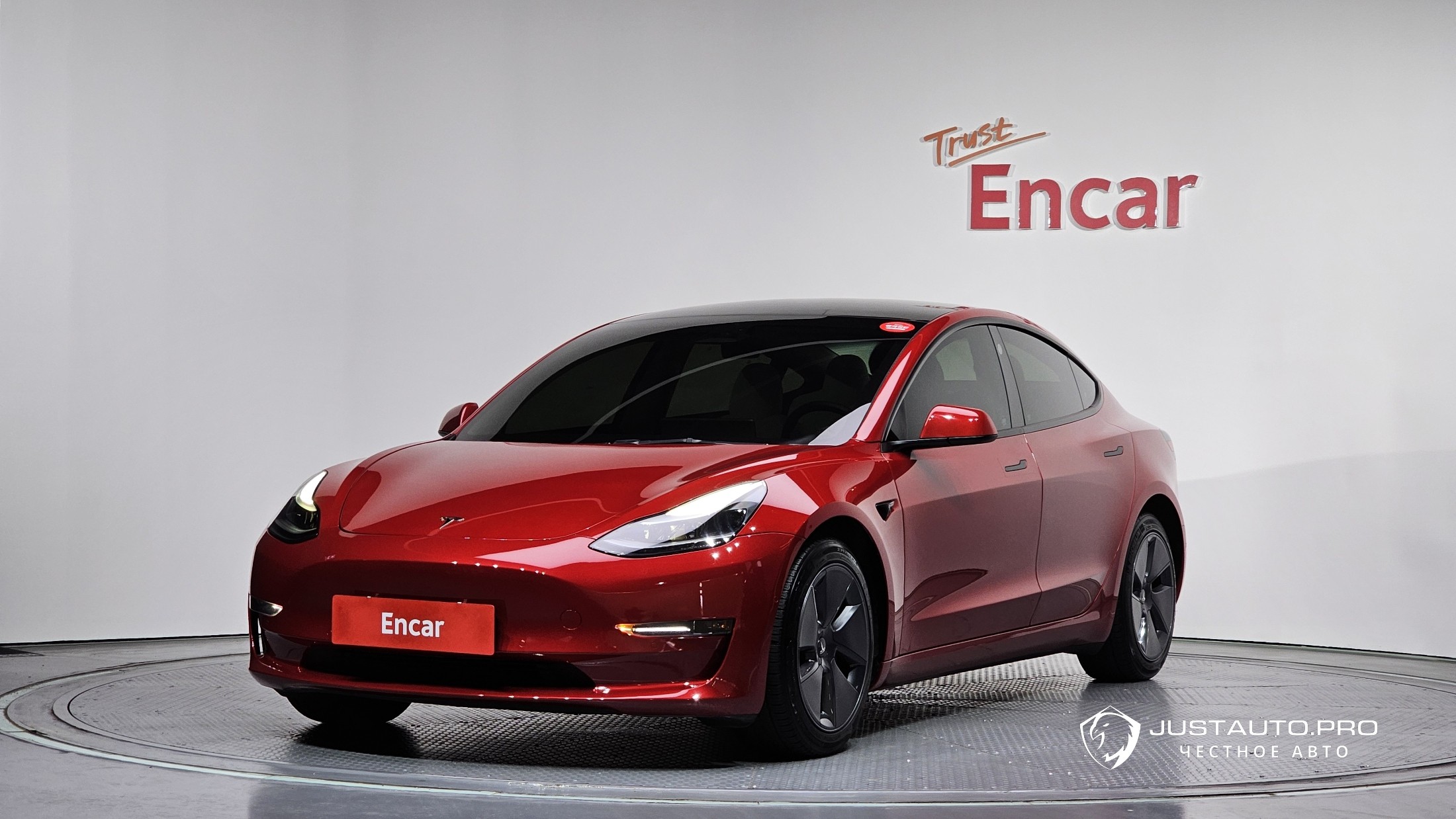 Автомобиль Tesla Model 3