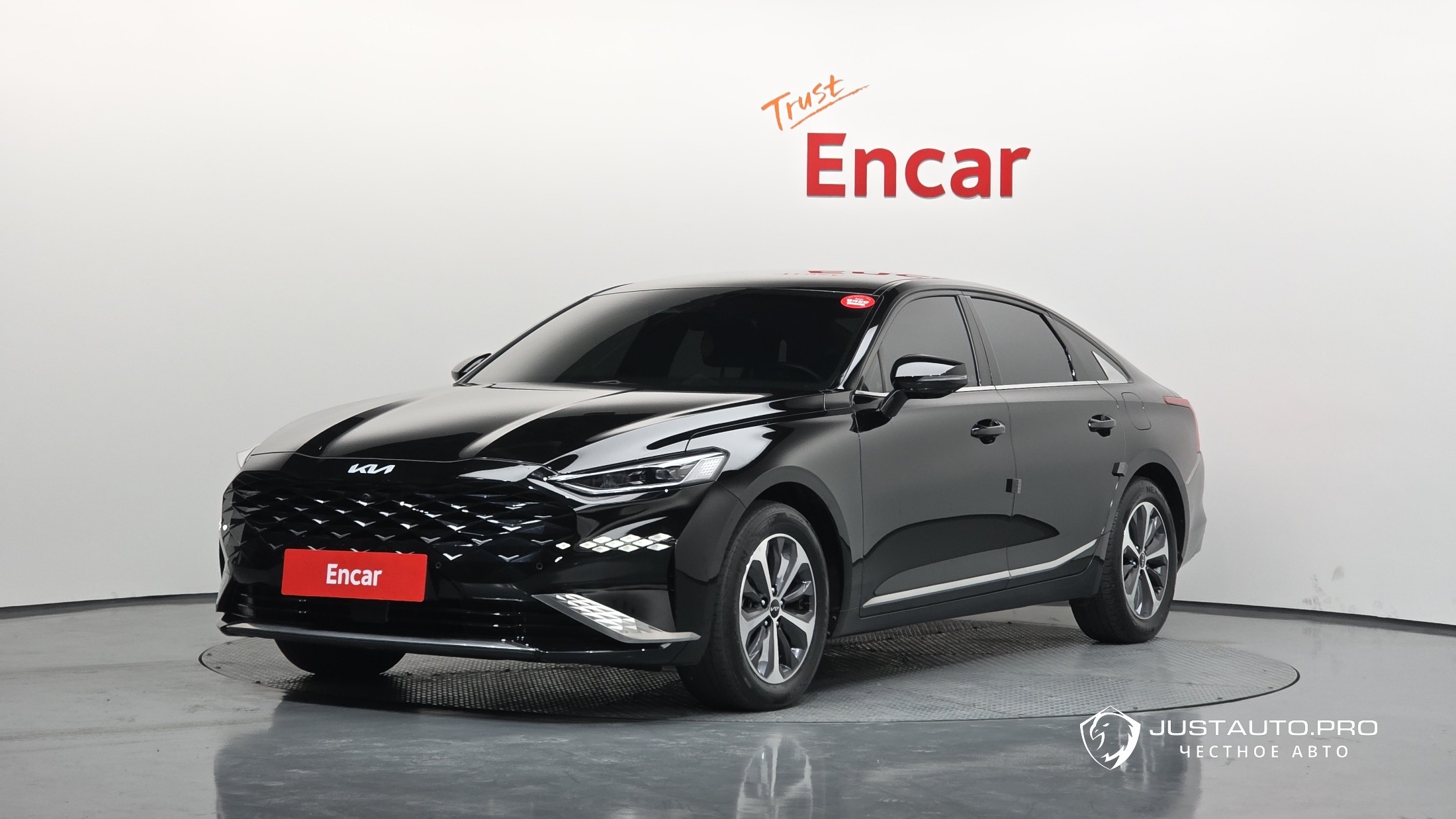 Автомобиль Kia K8