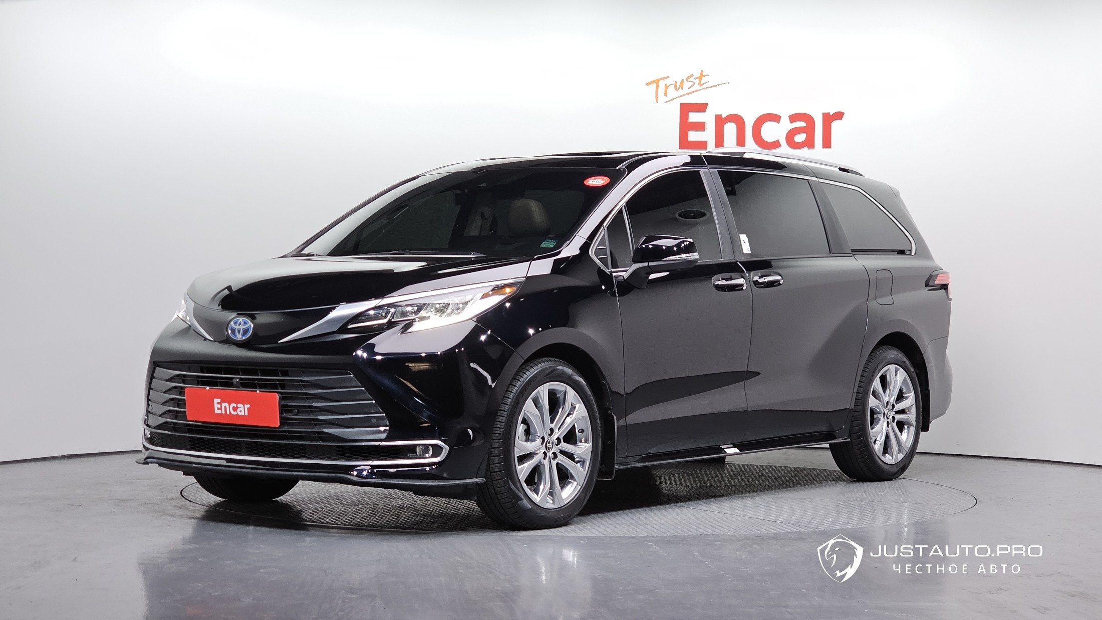 Автомобиль Toyota Sienna