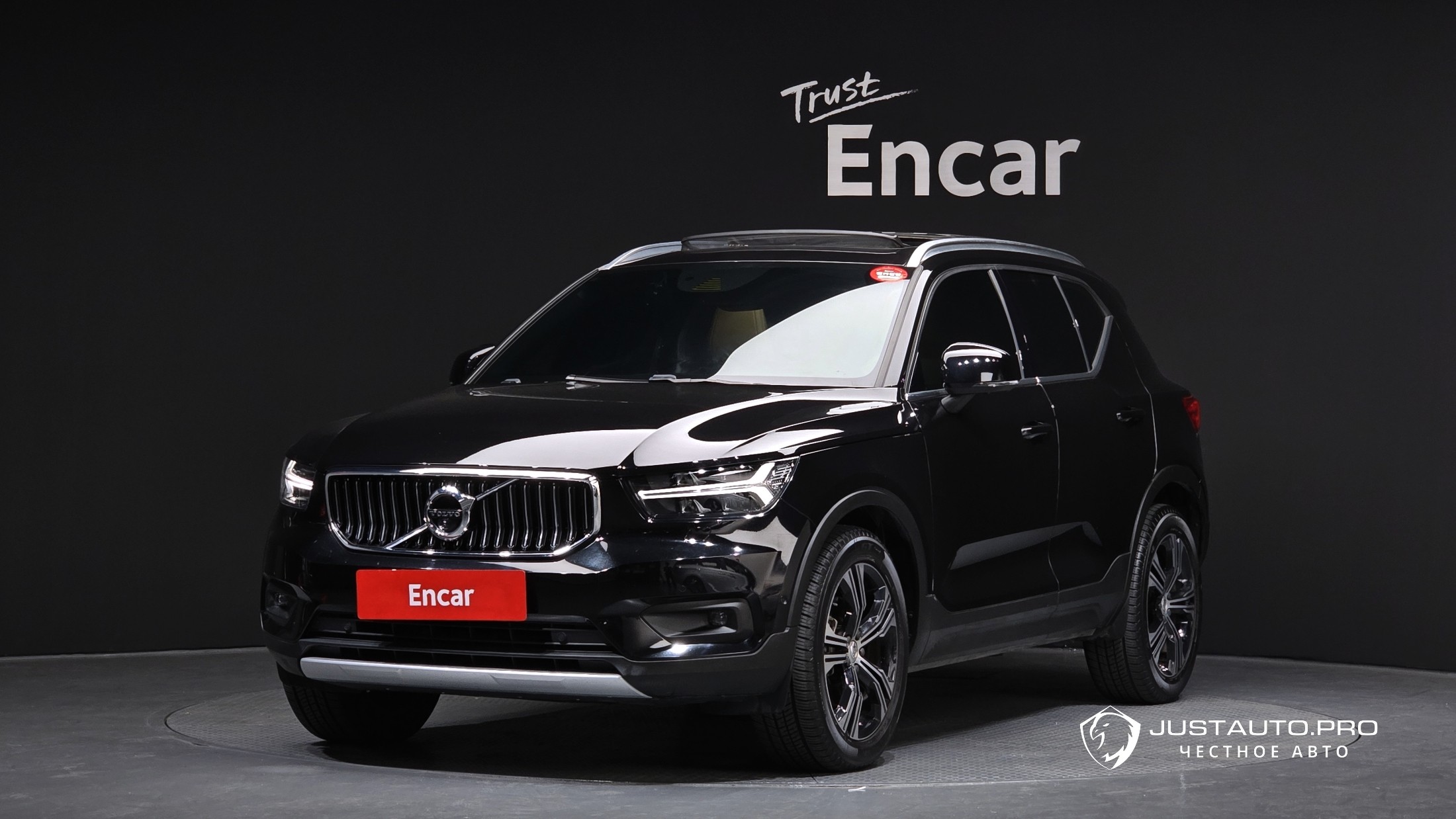 Автомобиль Volvo XC40