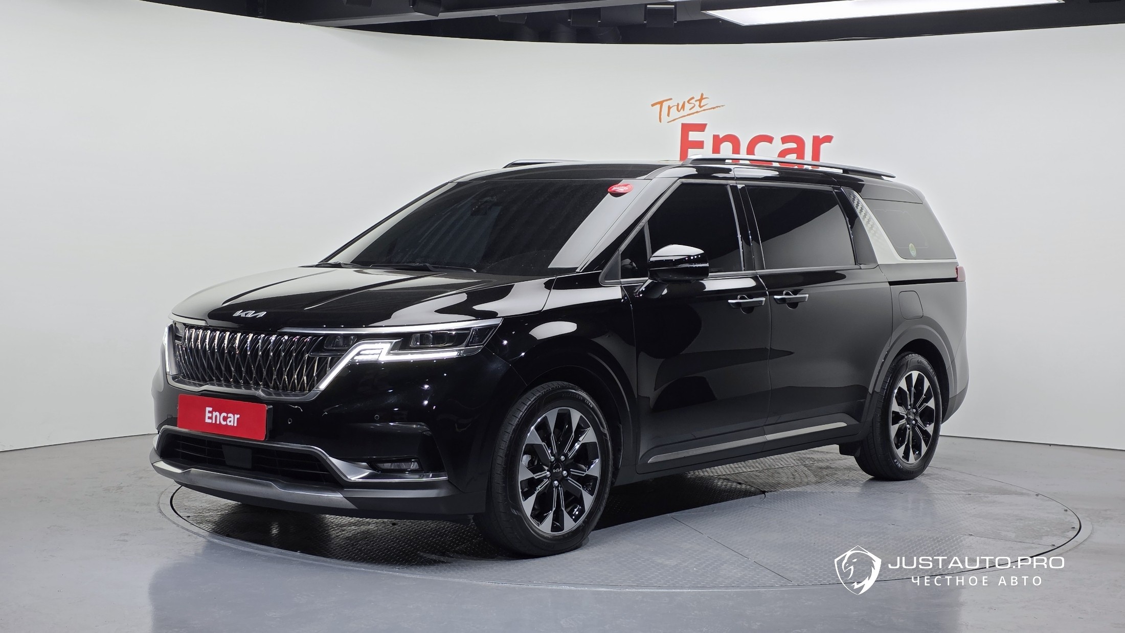 Автомобиль Kia Canival