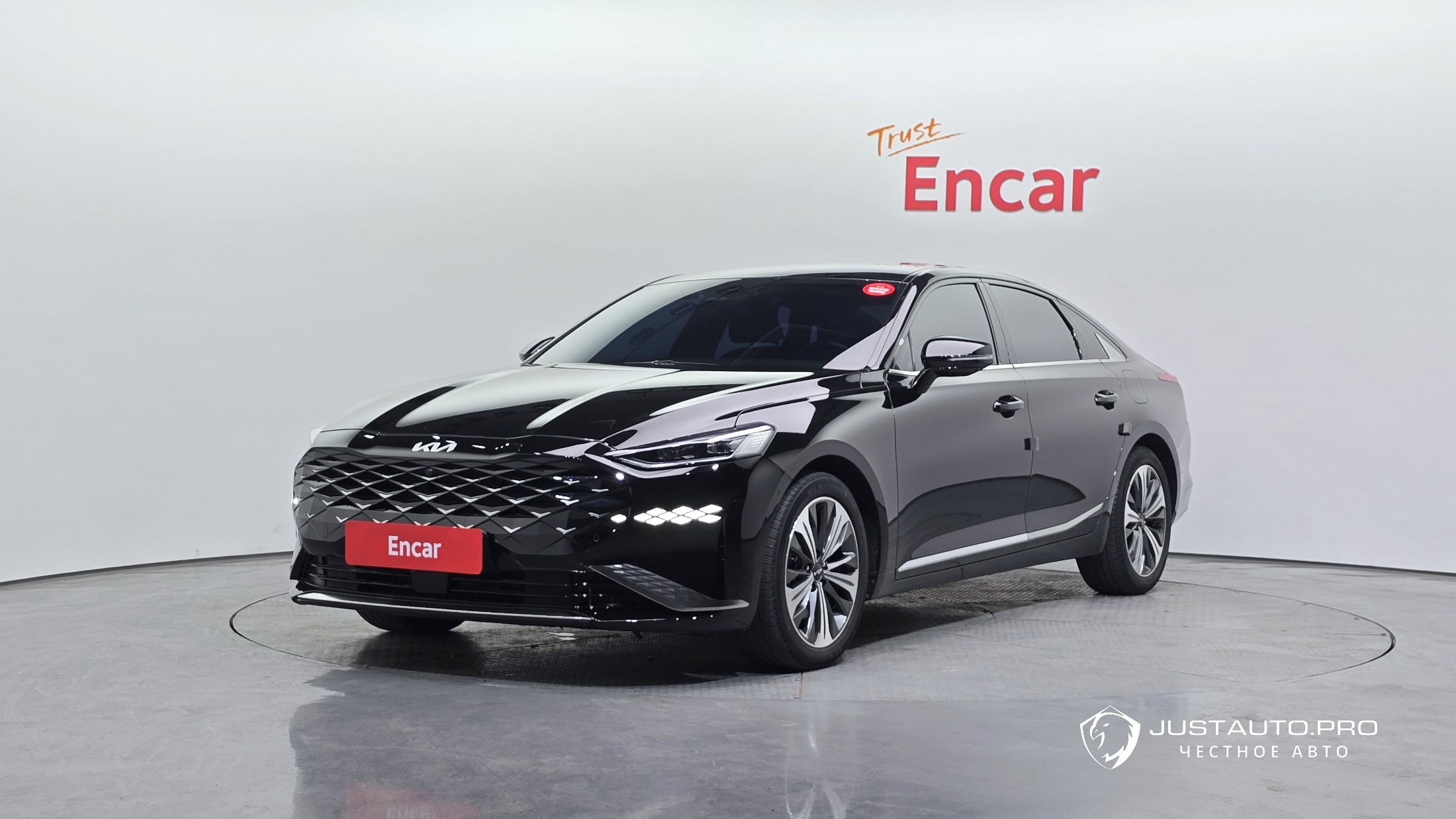 Автомобиль Kia K8