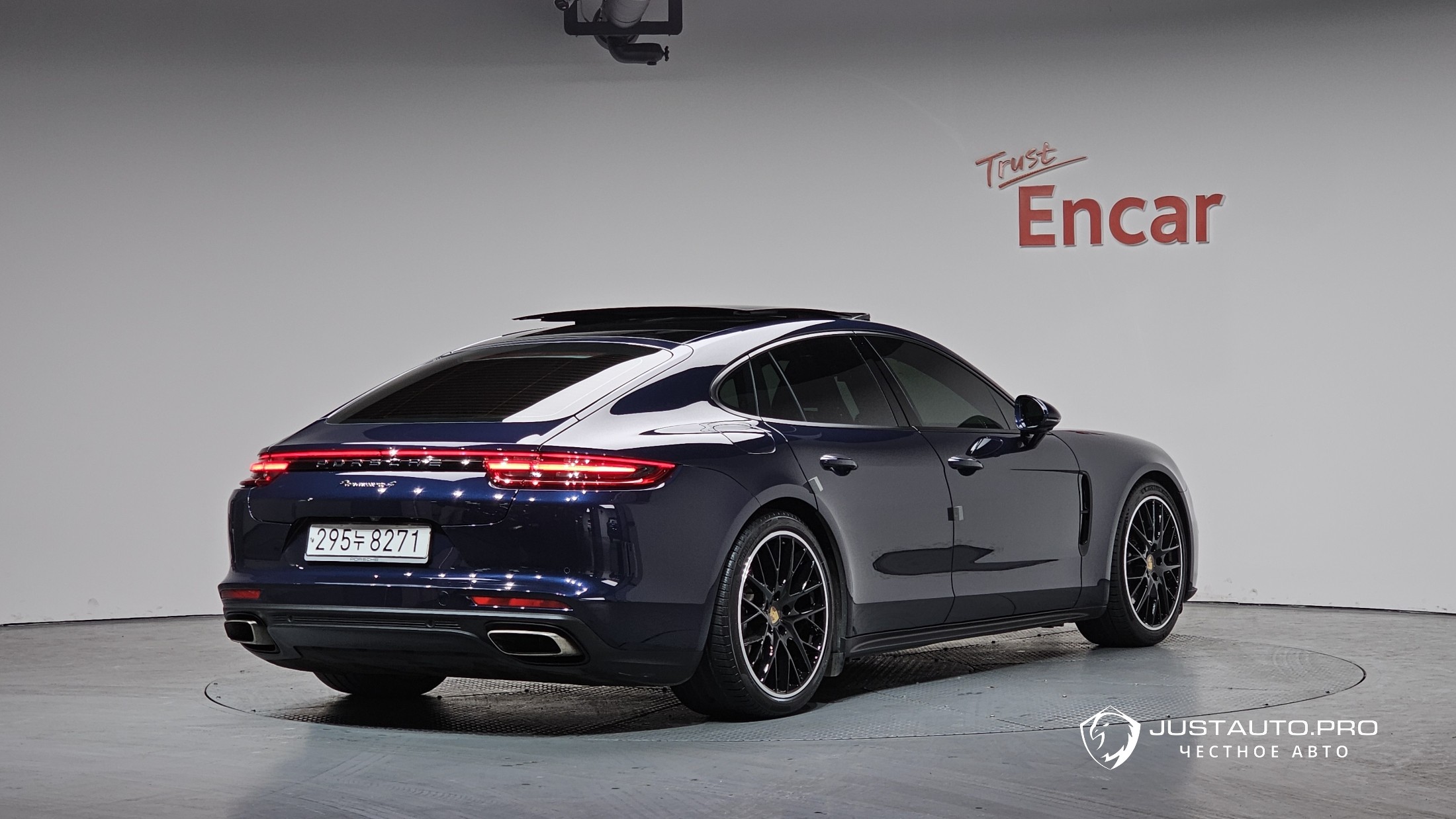 Автомобиль Porsche Panamera