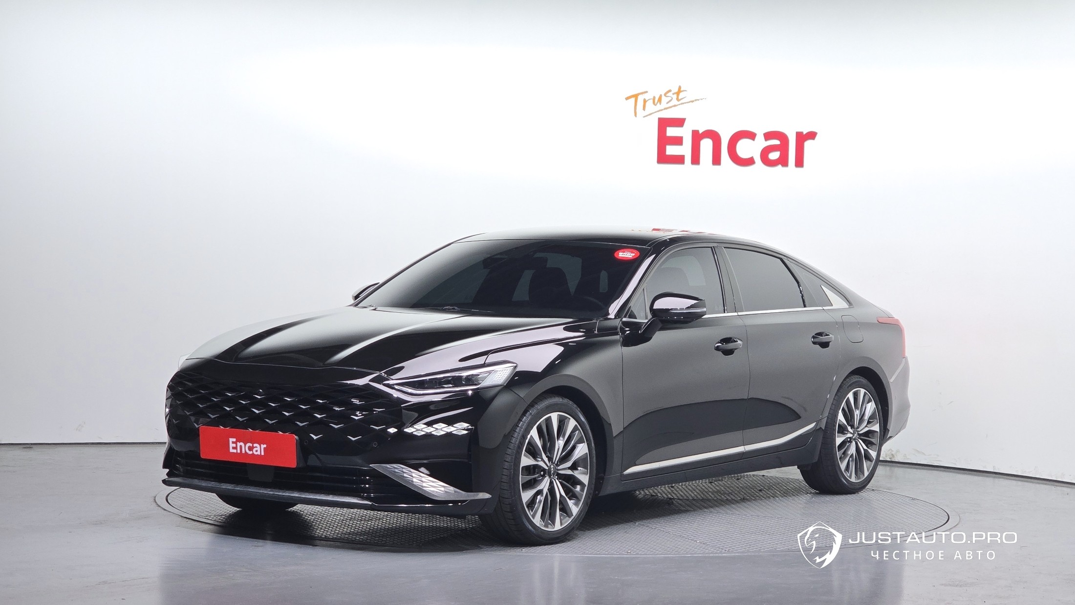 Автомобиль Kia K8