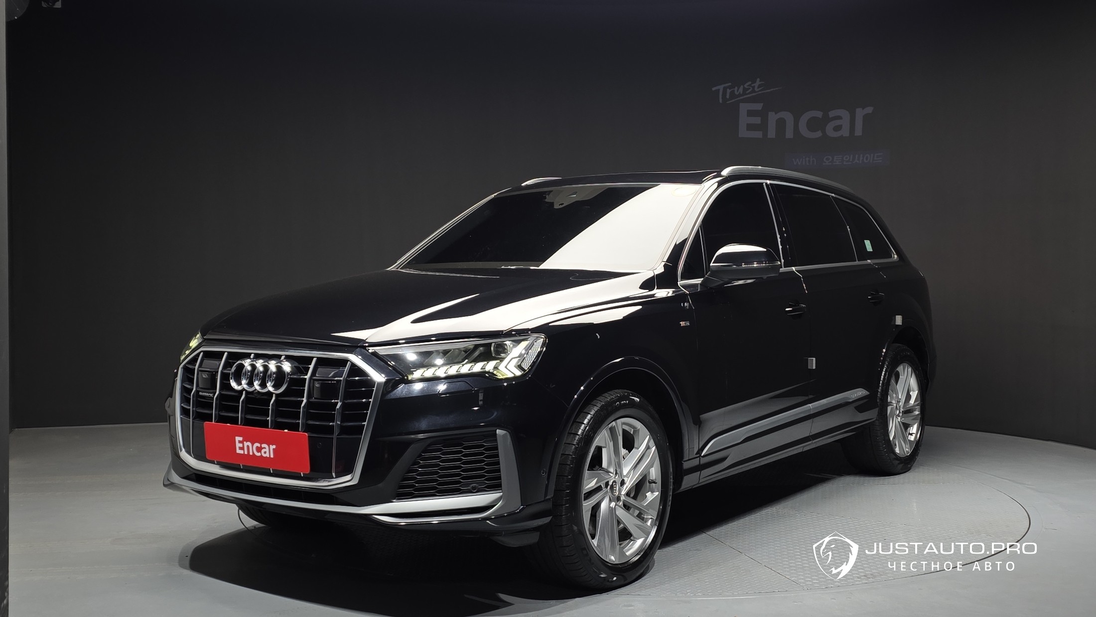 Автомобиль Audi Q7