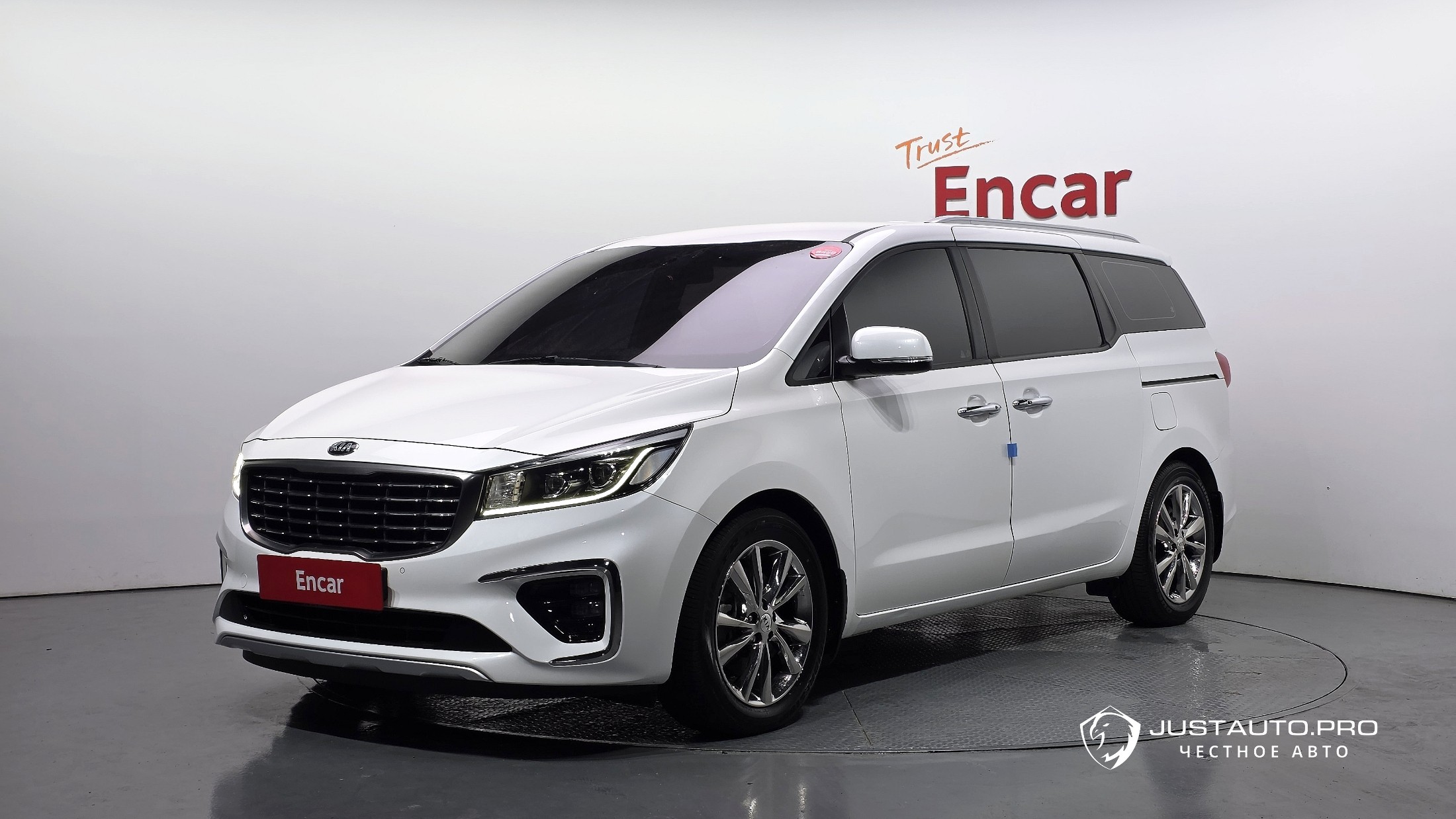 Автомобиль Kia Canival