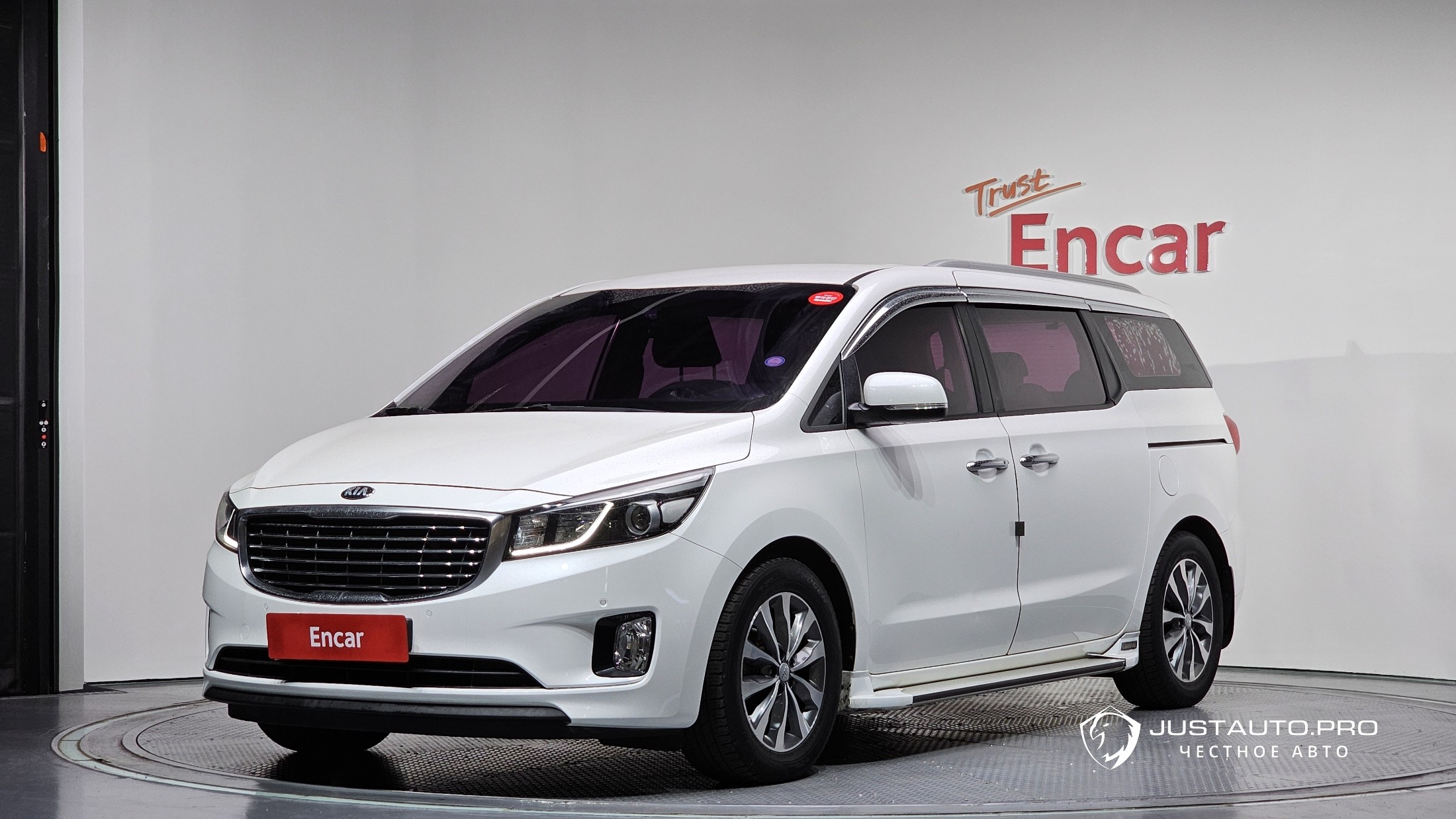 Автомобиль Kia Canival
