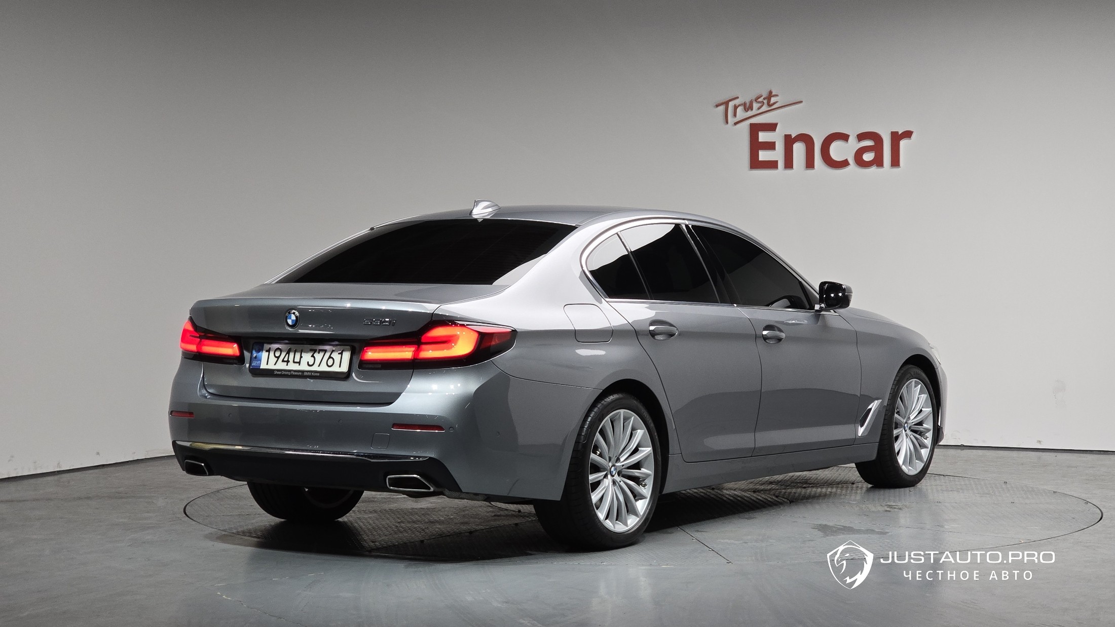 Автомобиль BMW 5-Series