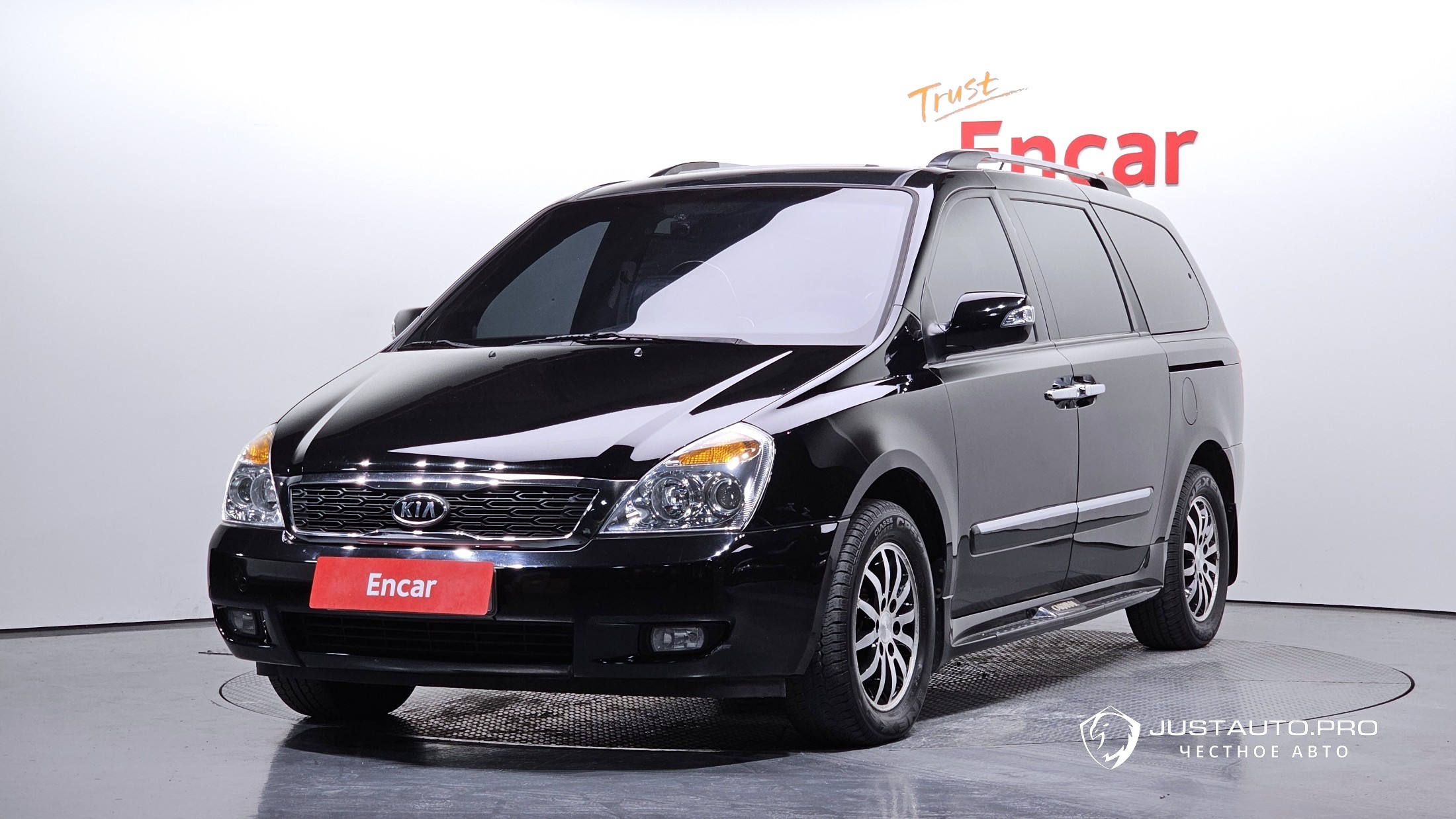 Автомобиль Kia Canival