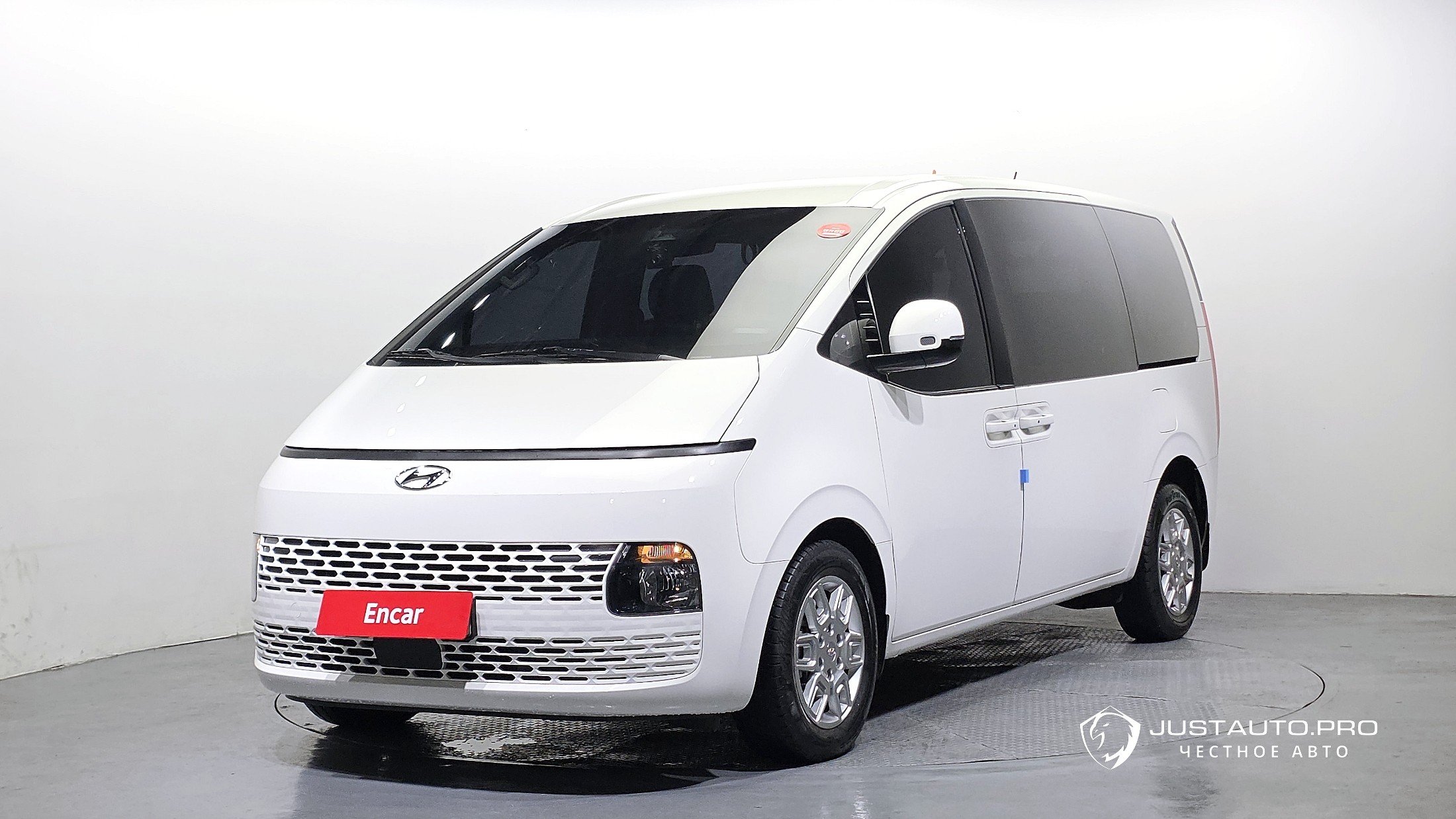Автомобиль Hyundai Staria