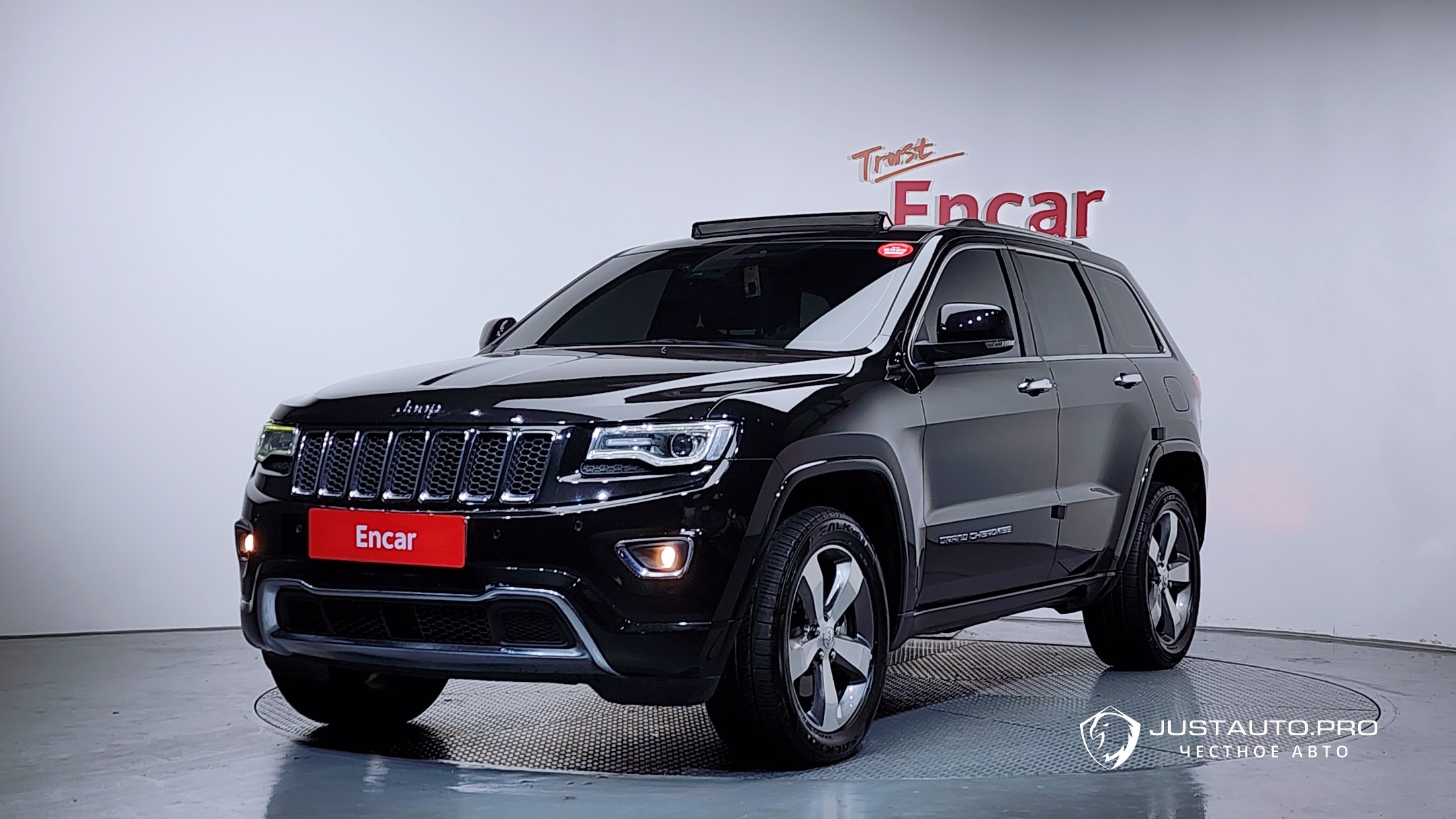 Автомобиль Jeep Cherokee