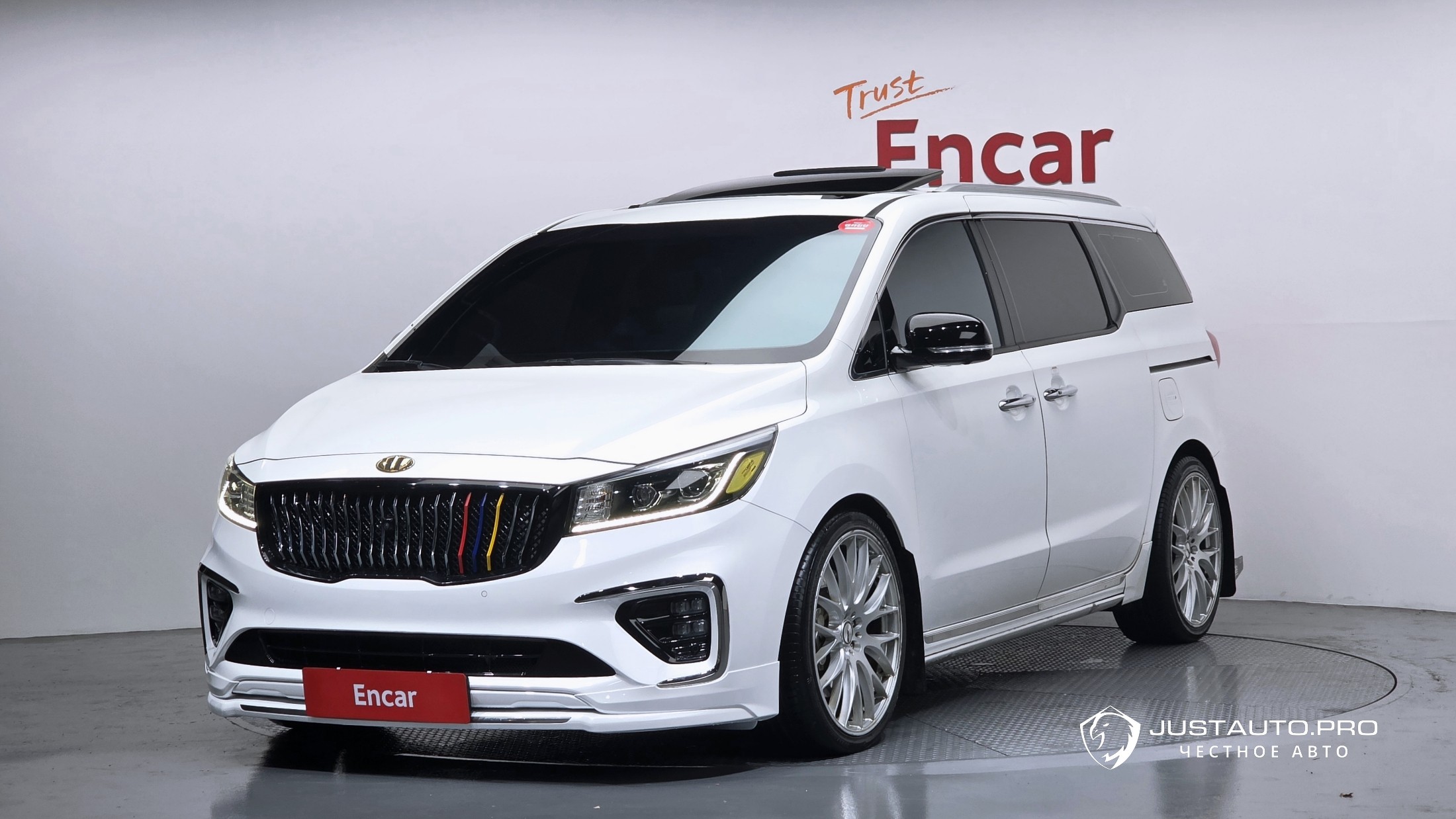 Автомобиль Kia Canival