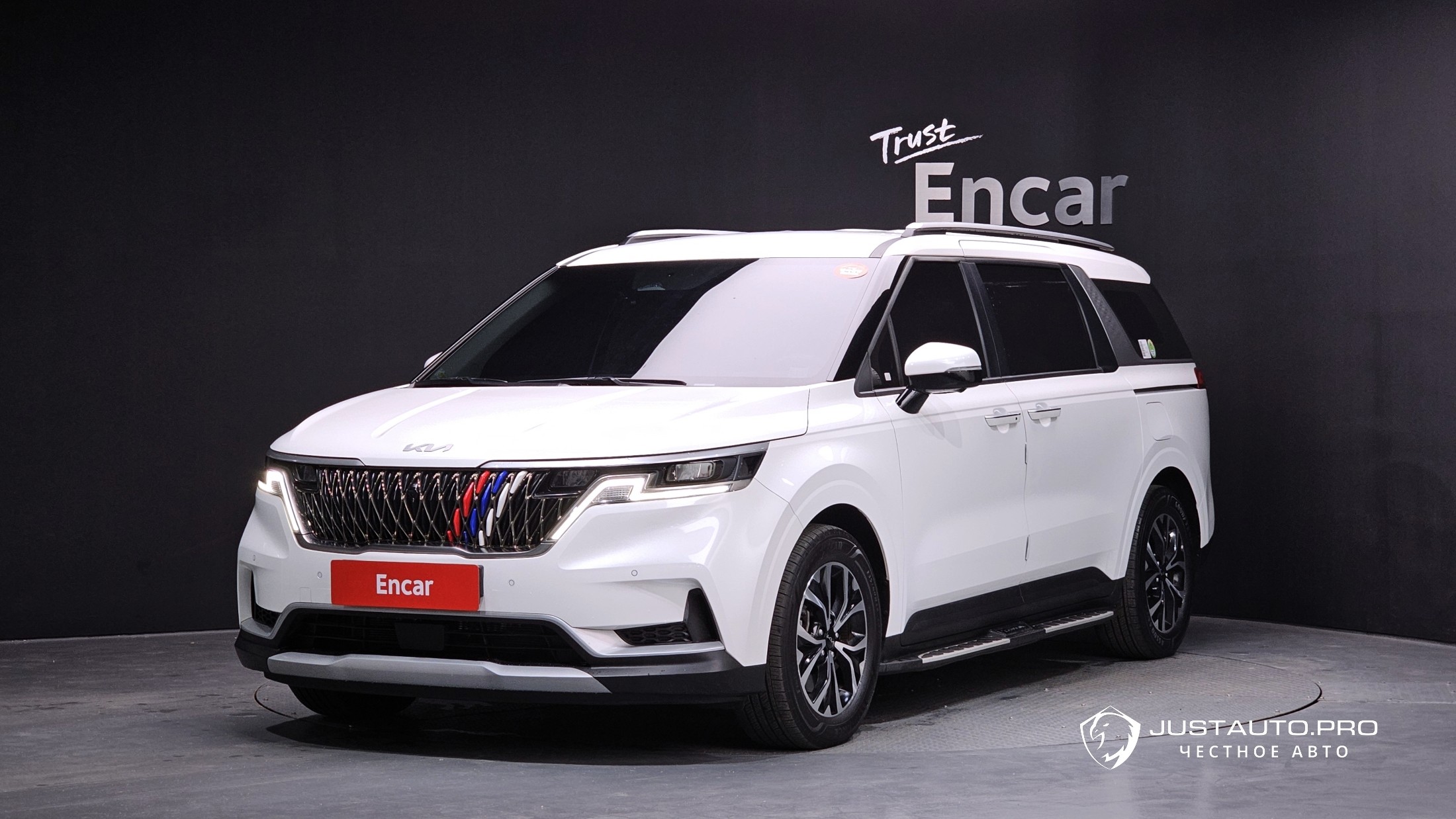 Автомобиль Kia Canival