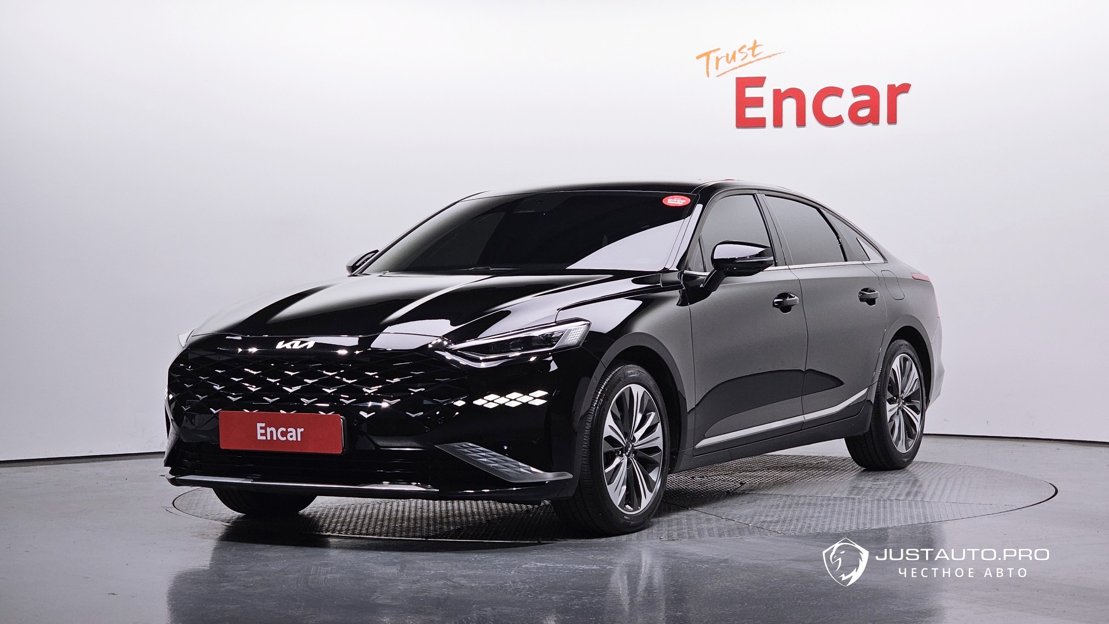 Автомобиль Kia K8